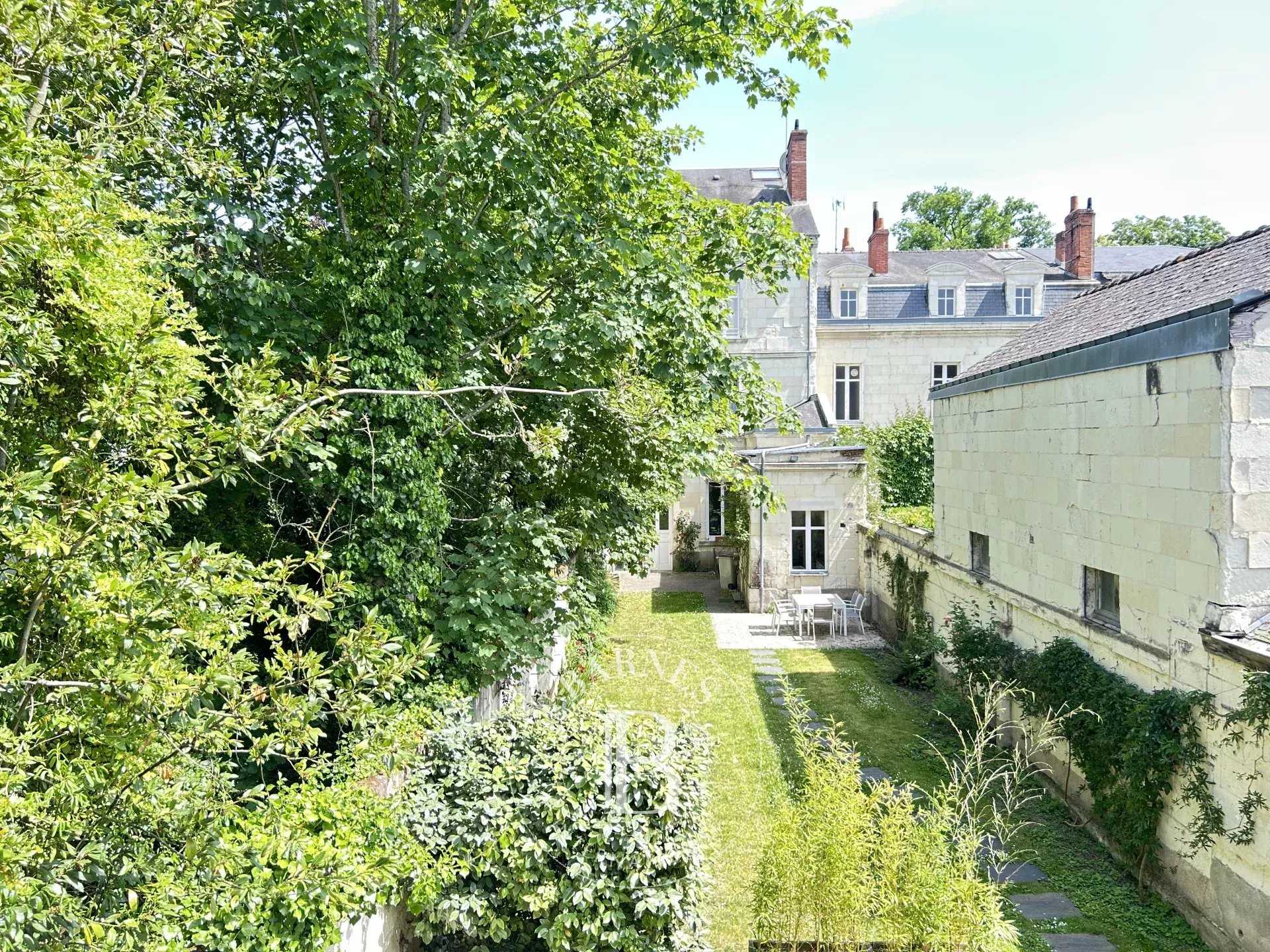 Building Saumur