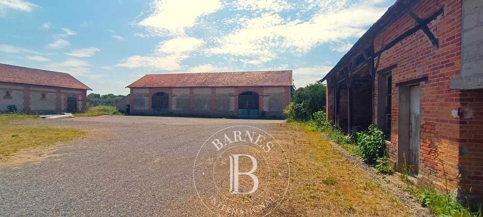 Salbris  - Property 4 Bedrooms