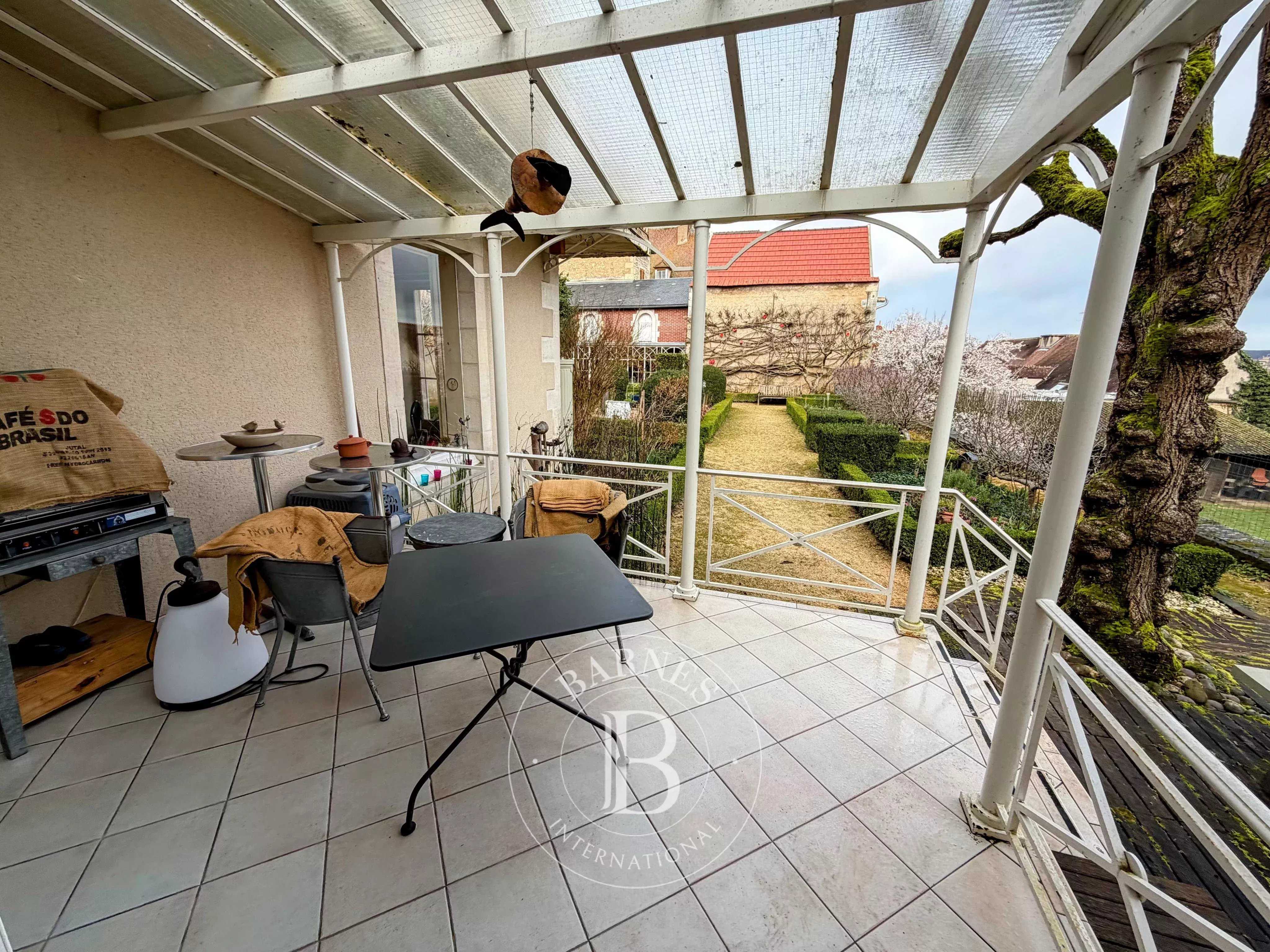 Clamecy  - Maison de ville 22 Pi&egrave;ces 7 Chambres