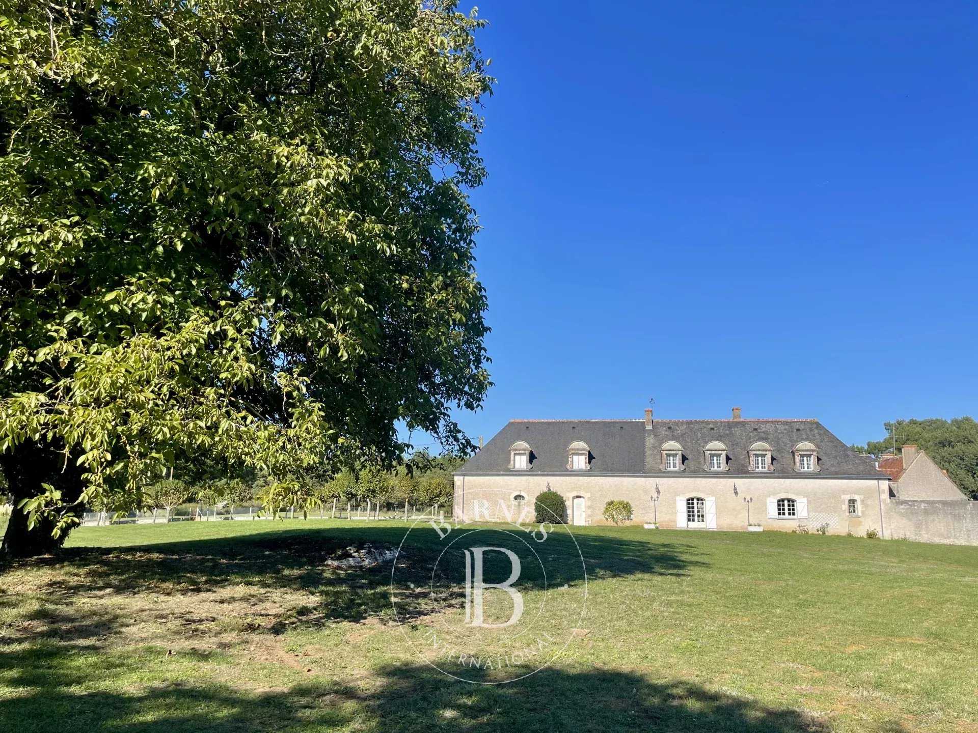 Tours  - Propriété 12 Pi&egrave;ces 5 Chambres