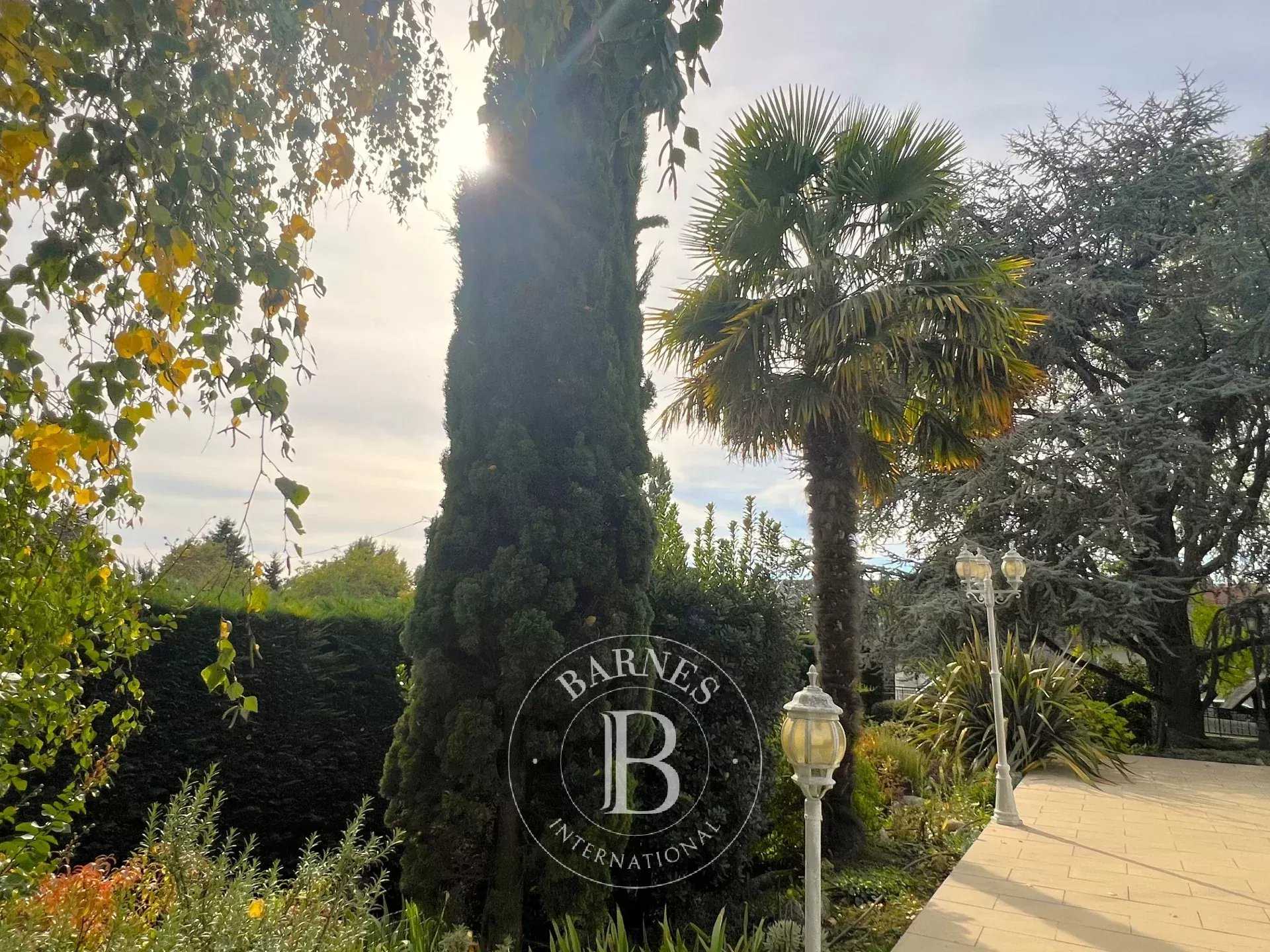 Fondettes  - Maison 8 Pi&egrave;ces 5 Chambres