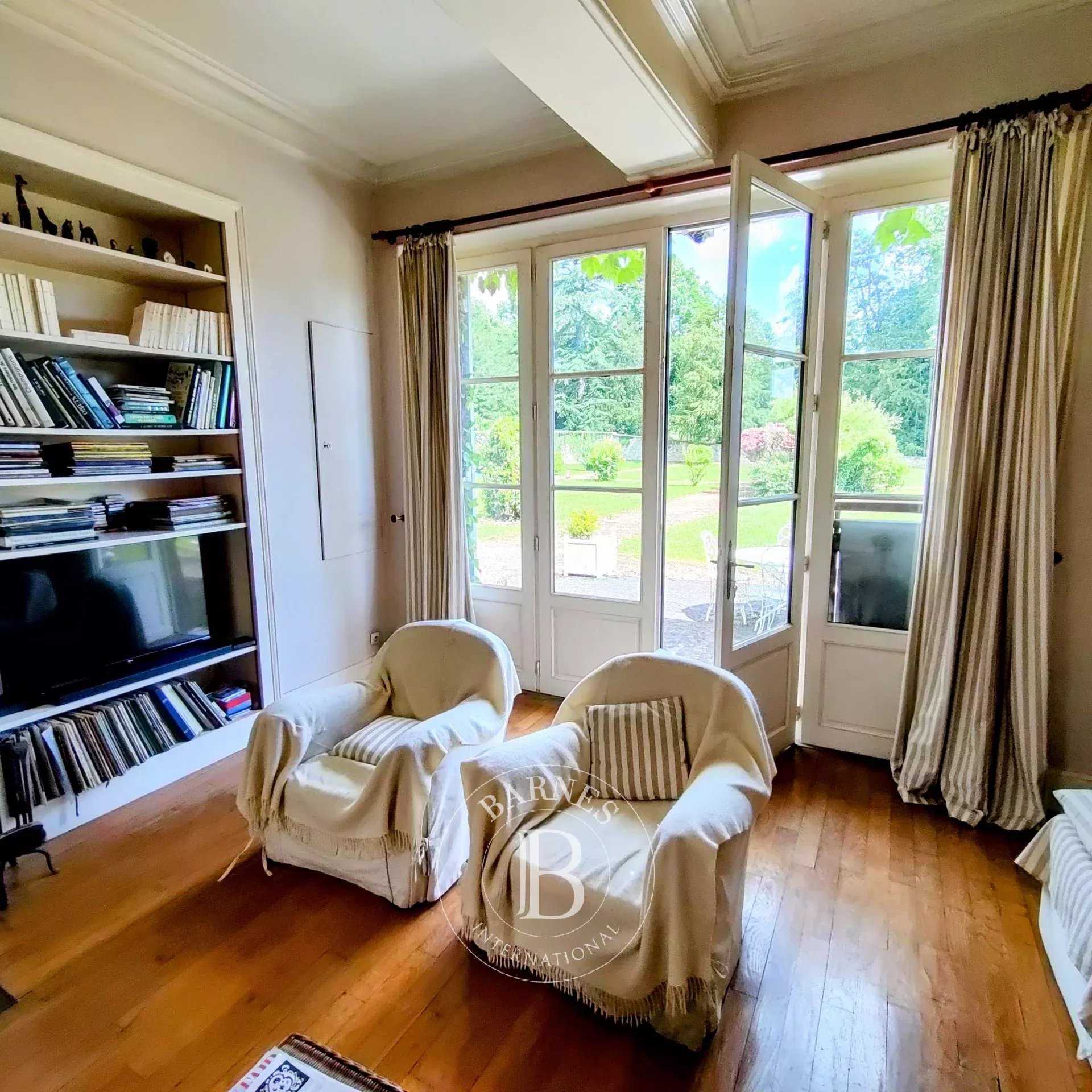 Clamecy  - Propriété 14 Pi&egrave;ces 5 Chambres