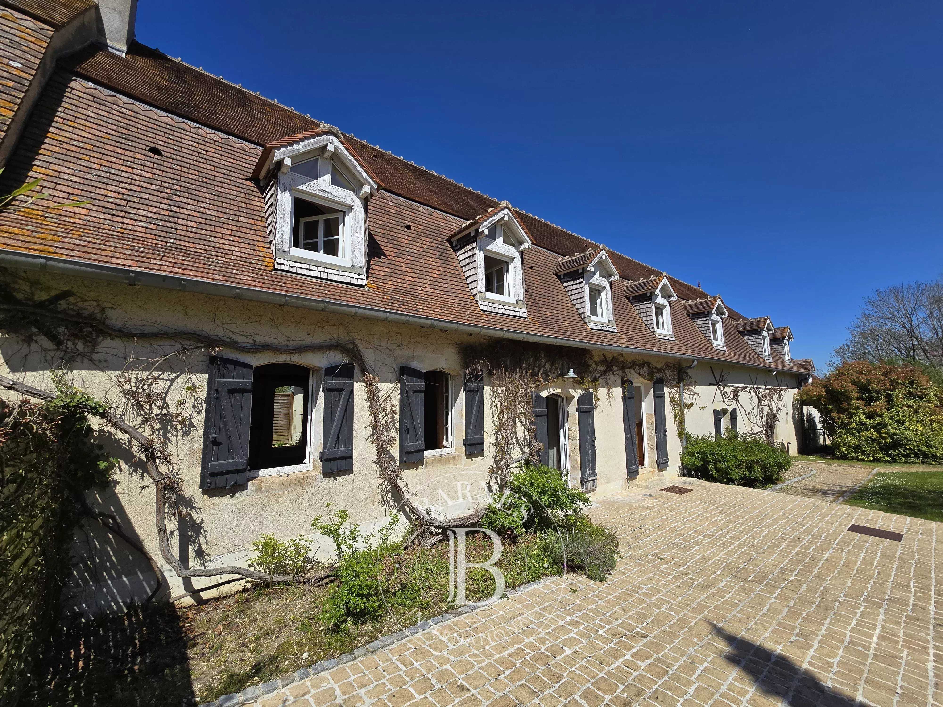 Marmagne  - Maison de village 18 Pi&egrave;ces 5 Chambres