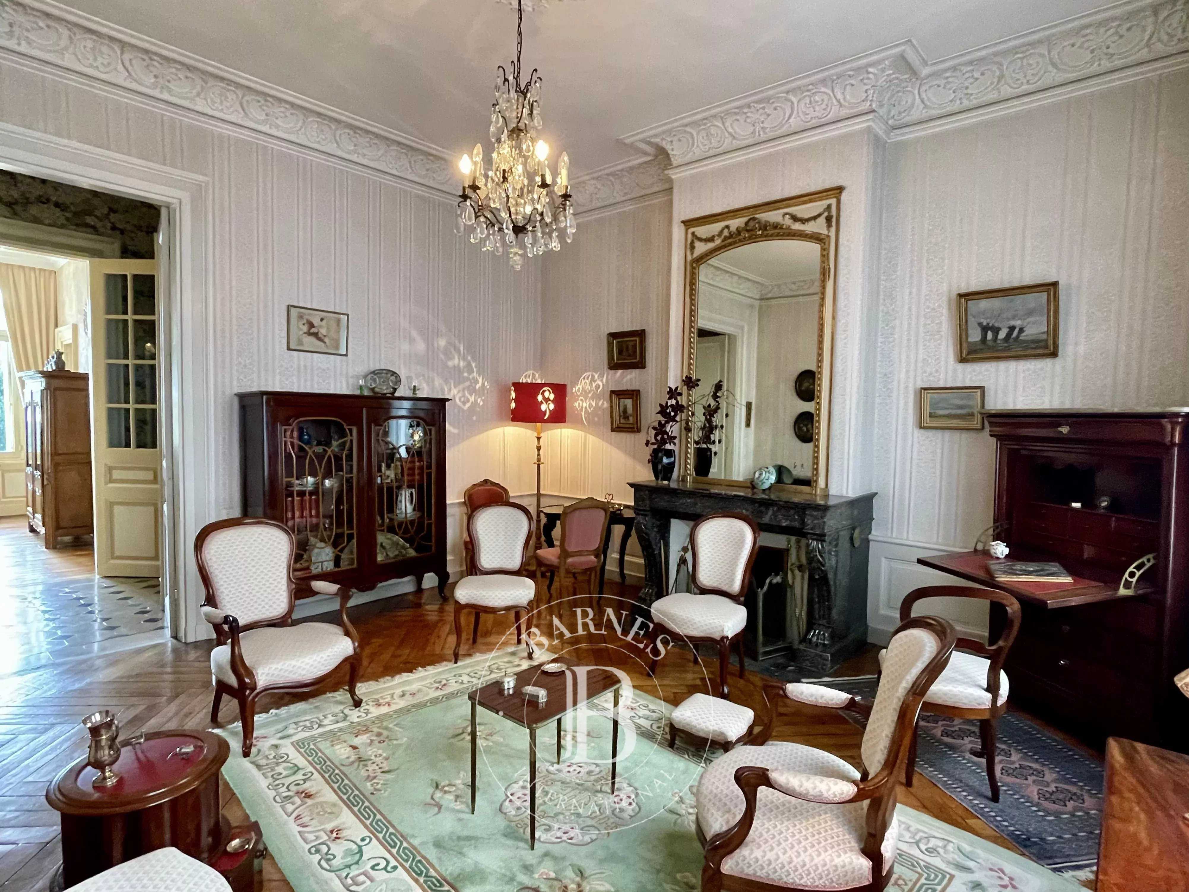 Tours  - Hôtel particulier 10 Pi&egrave;ces 5 Chambres