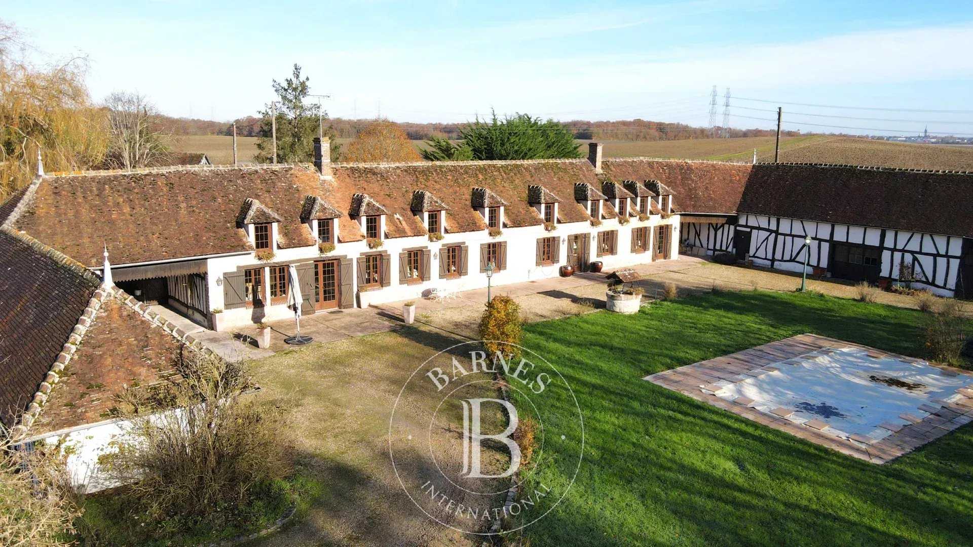 Montbarrois  - House 4 Bedrooms