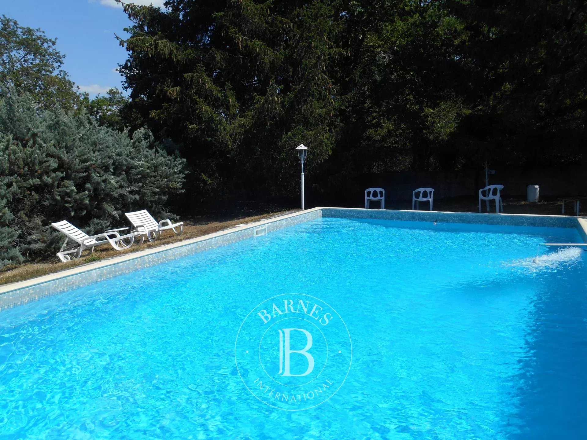 Montluçon  - Maison 10 Pi&egrave;ces 6 Chambres