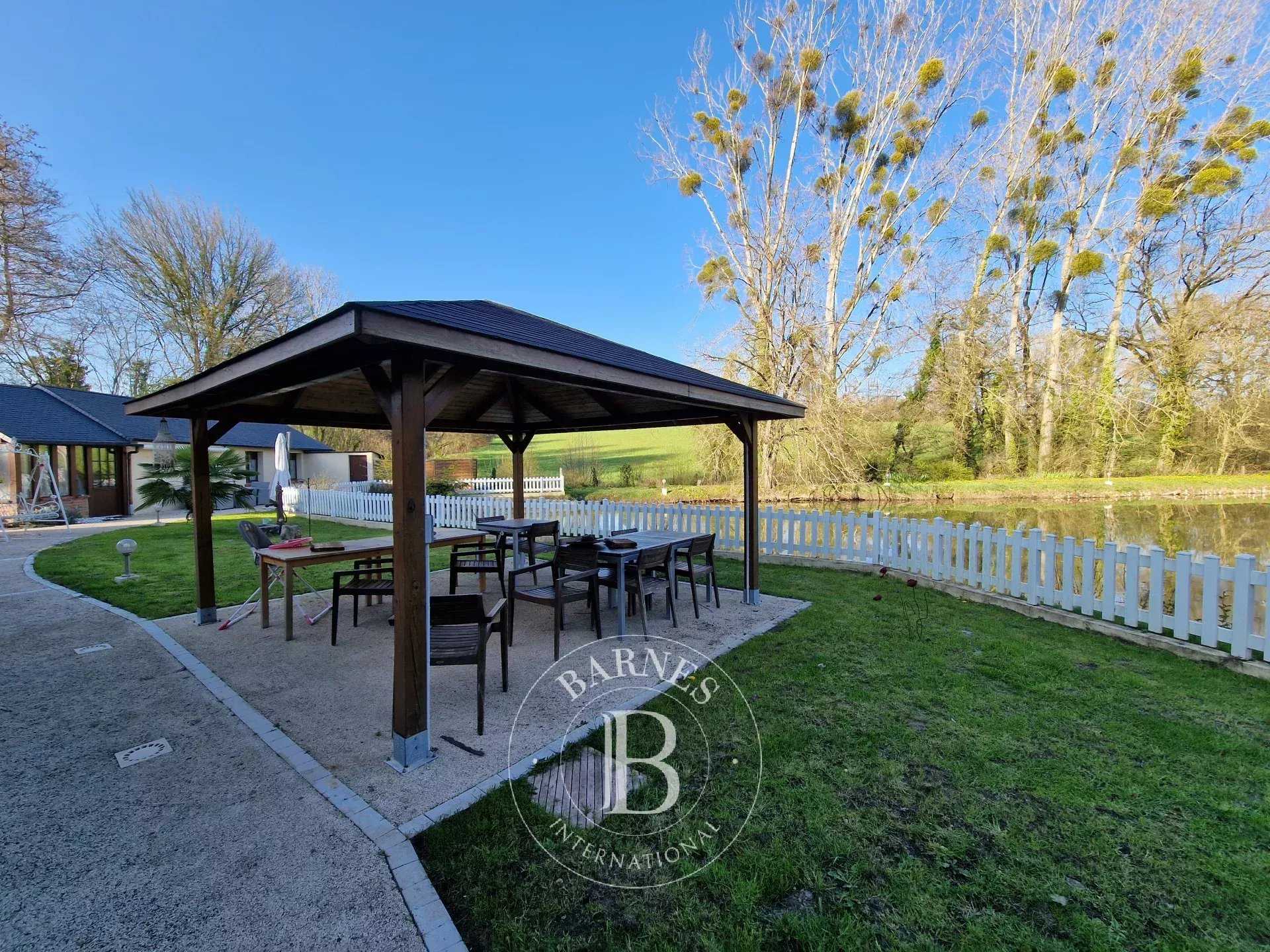 Luceau  - Maison 12 Pi&egrave;ces 9 Chambres