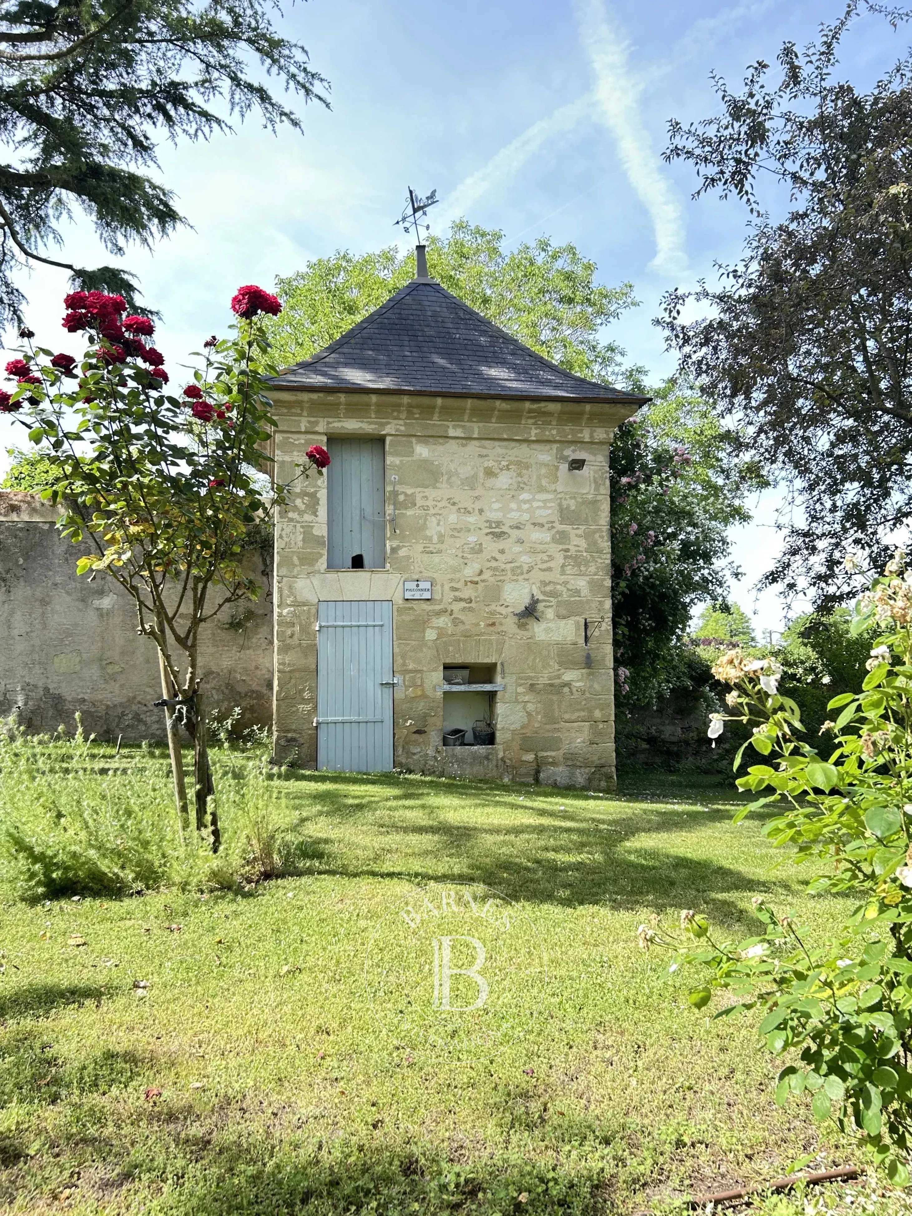 Doué-en-Anjou  - Propriété 11 Pi&egrave;ces 6 Chambres