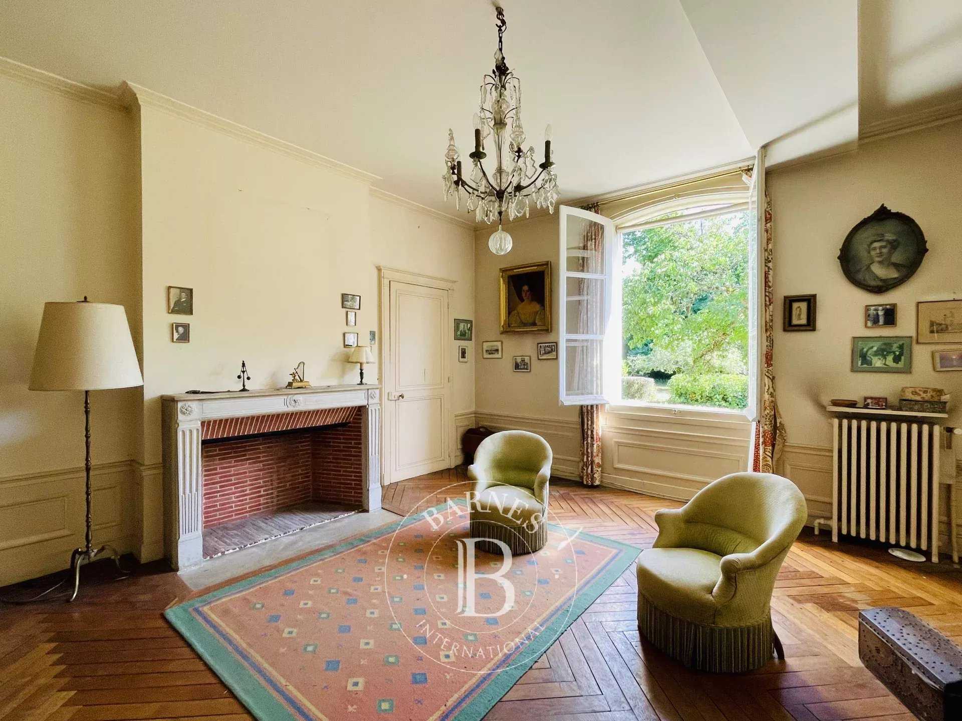 Tours  - Property 9 Bedrooms