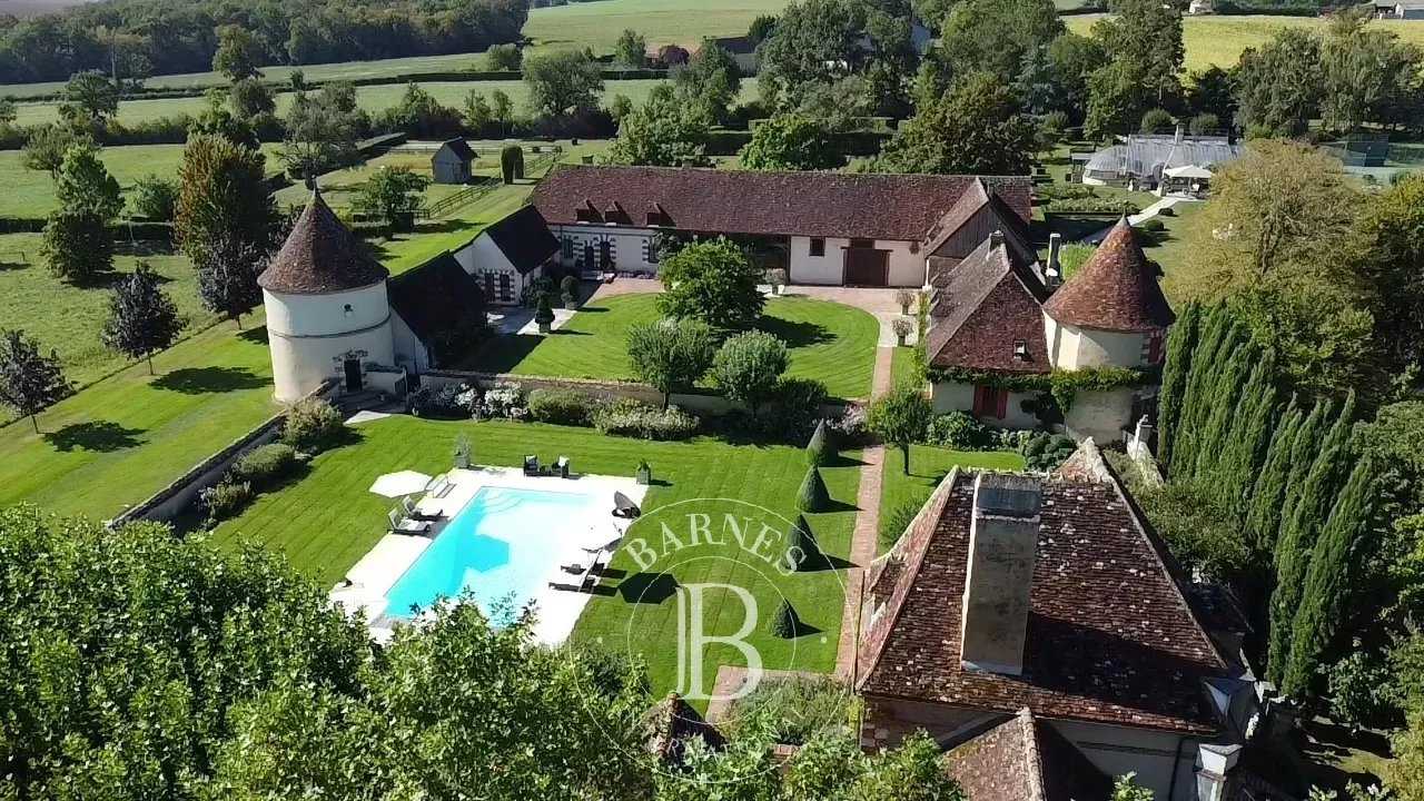Auxerre  - Property 10 Bedrooms