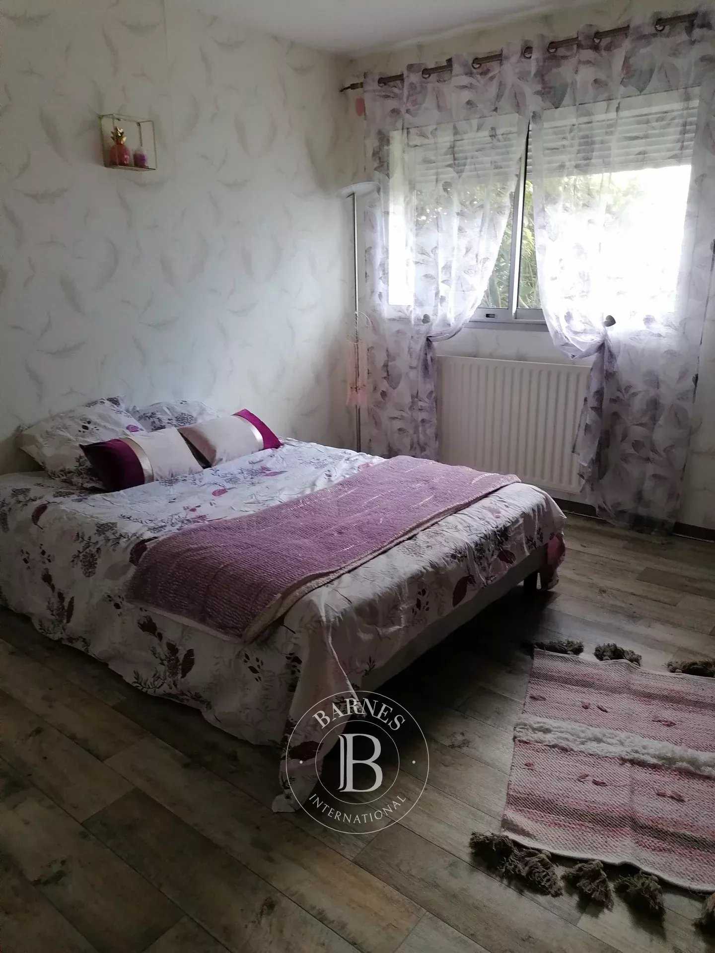 Decize  - Propriété 15 Pi&egrave;ces 6 Chambres