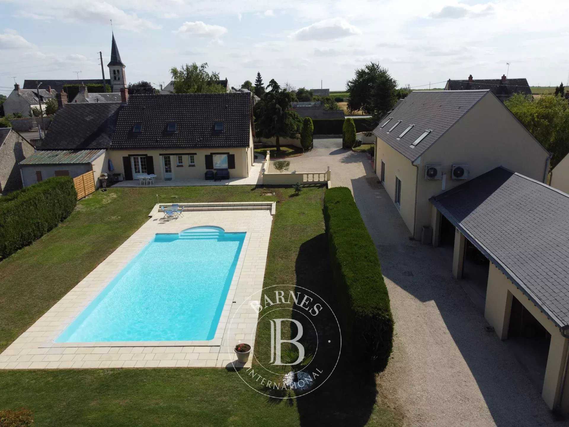Villeneuve-sur-Conie  - House 8 Bedrooms