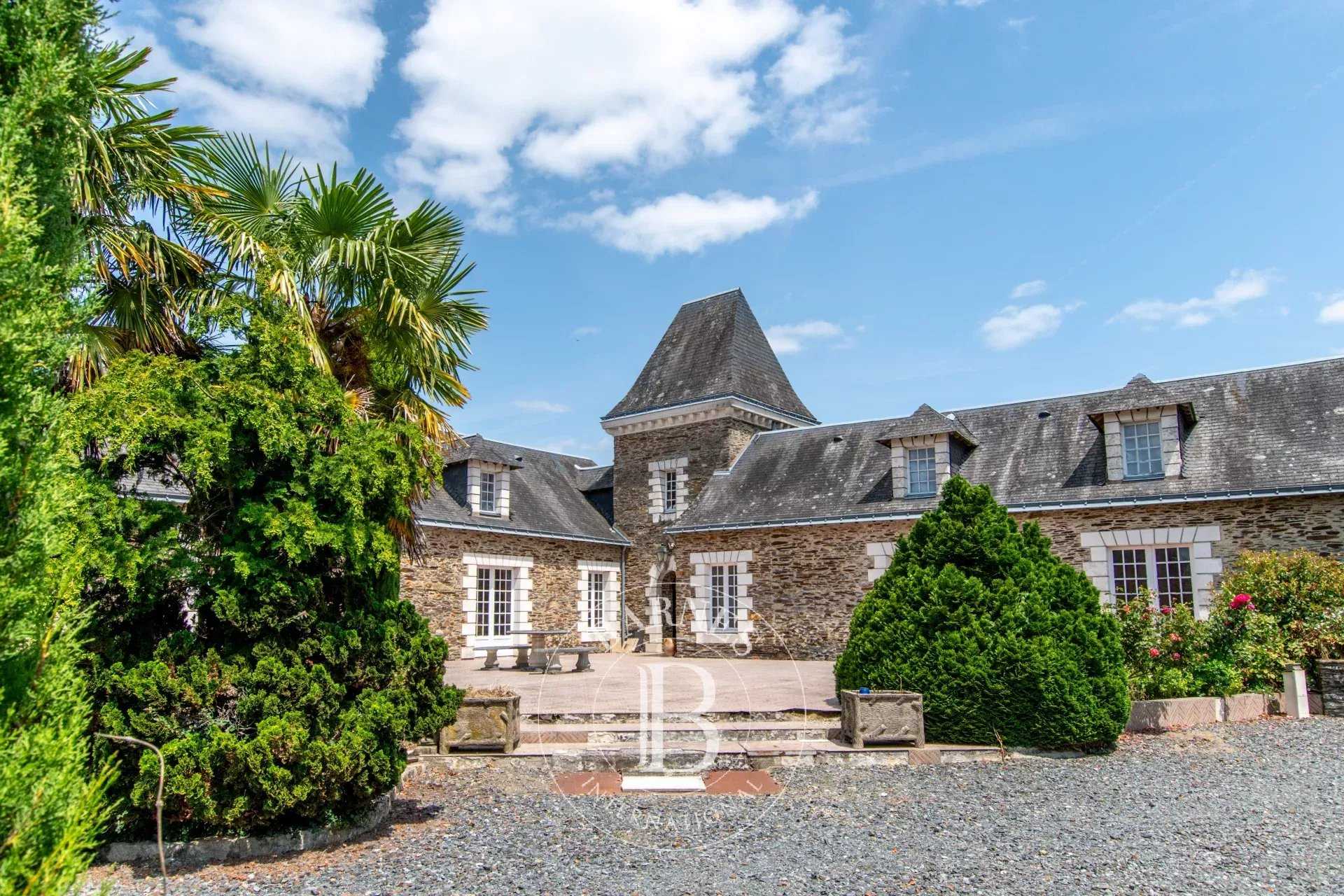 Les Hauts-d'Anjou  - Maison 8 Pièces 4 Chambres