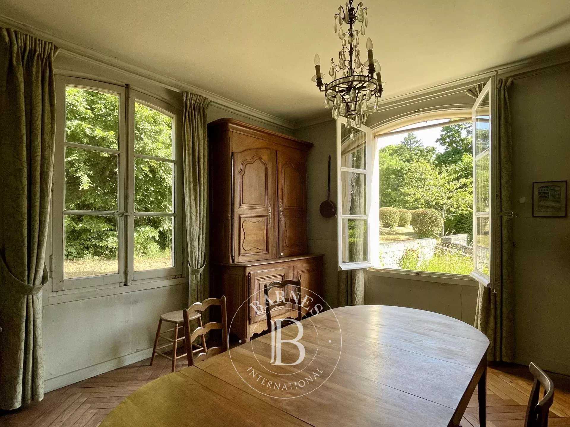 Tours  - Property 9 Bedrooms