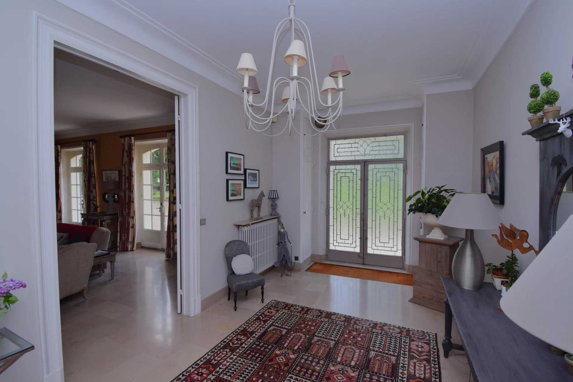 Bourges  - Propriété 11 Pi&egrave;ces 7 Chambres