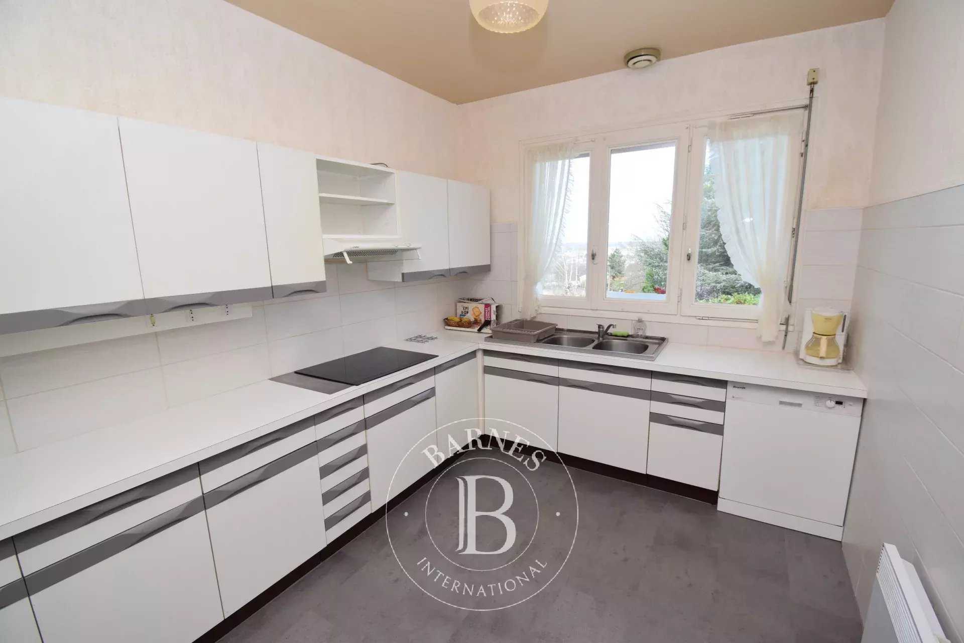 Montluçon  - Maison 10 Pi&egrave;ces 6 Chambres