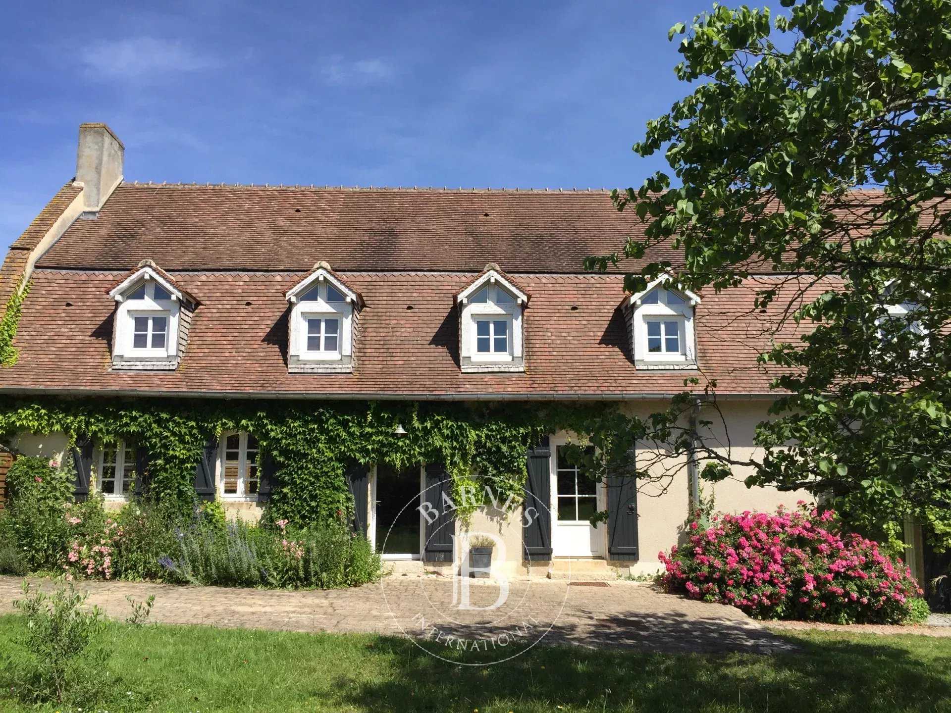 Marmagne  - Maison de village 18 Pi&egrave;ces 5 Chambres
