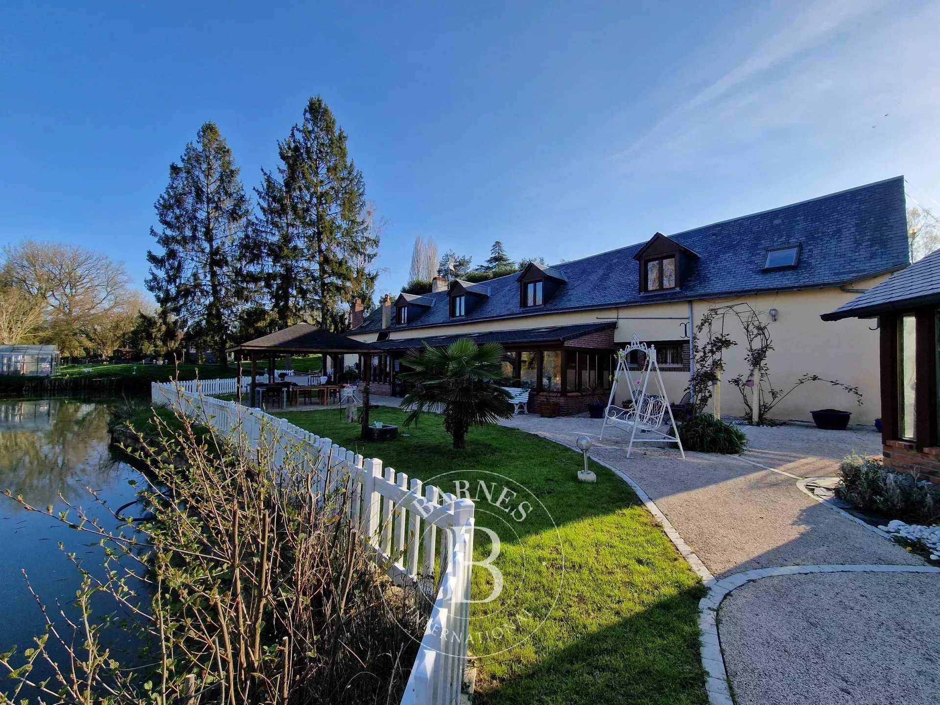 Luceau  - Maison 12 Pi&egrave;ces 9 Chambres