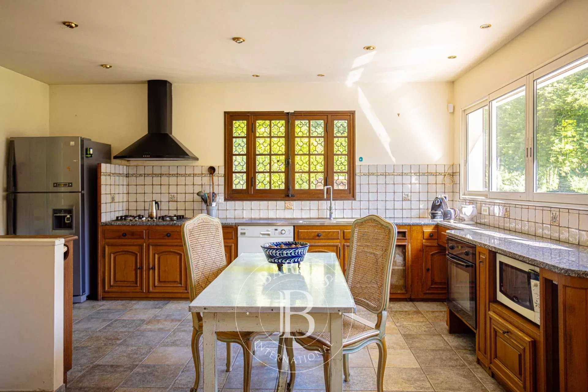 Ladon  - Property 6 Bedrooms