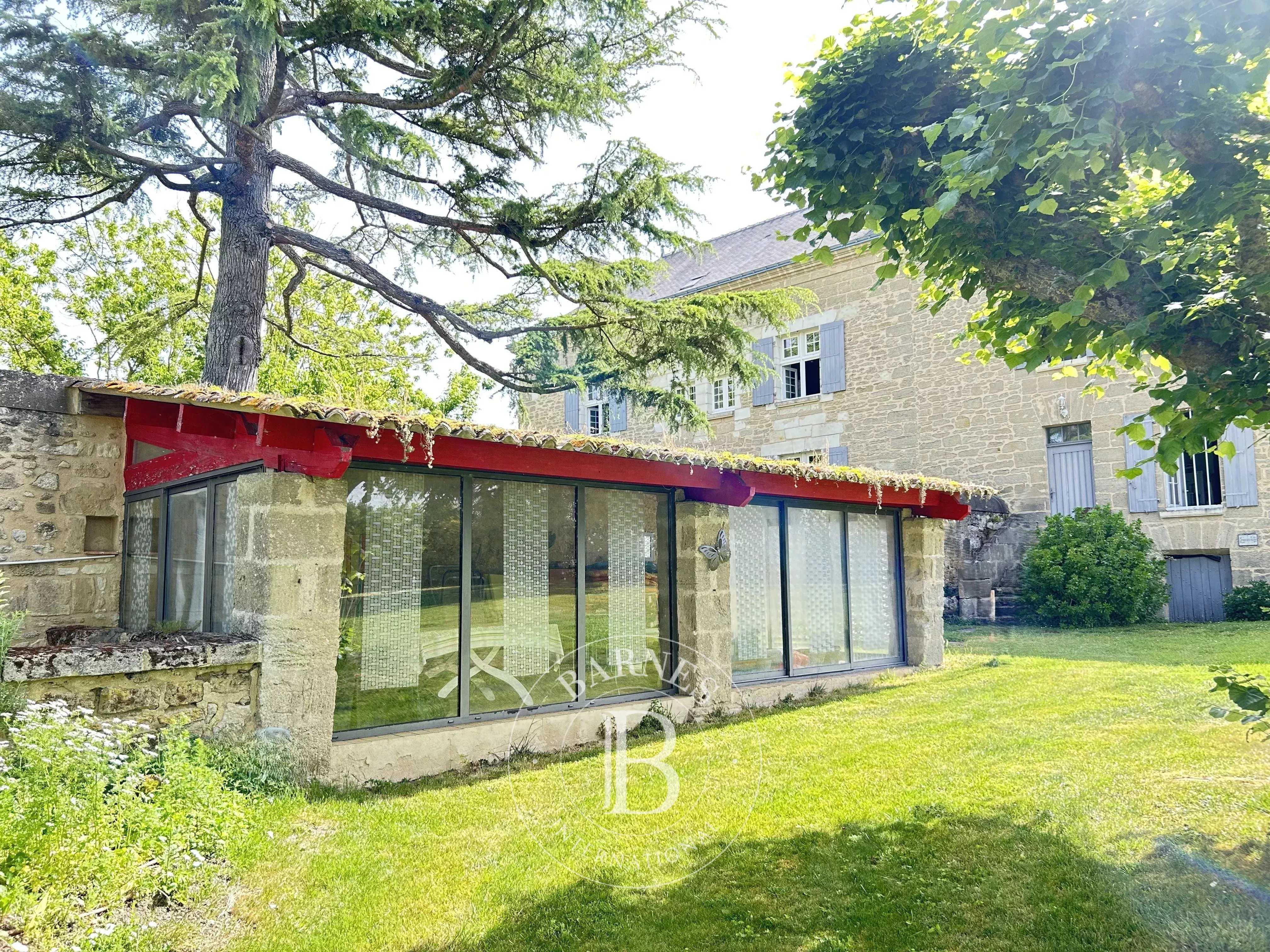 Doué-en-Anjou  - Propriété 11 Pi&egrave;ces 6 Chambres