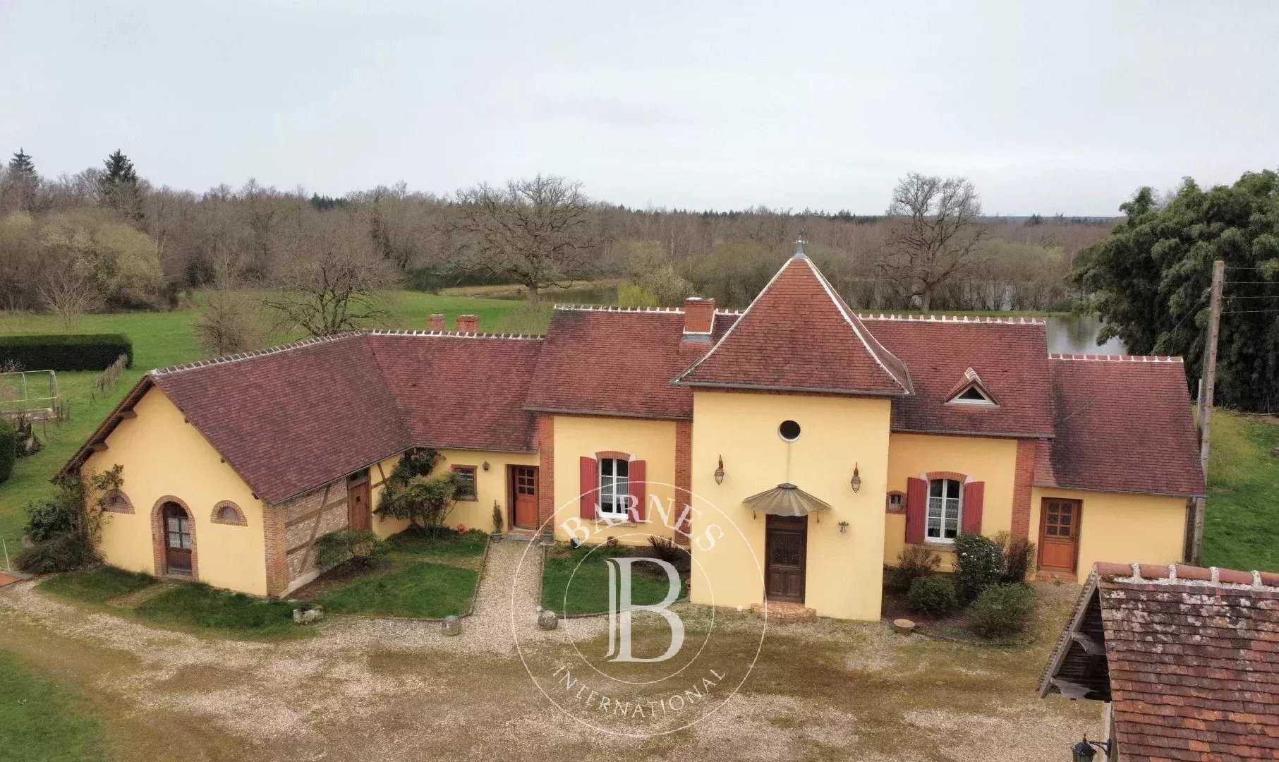 Neuvy-sur-Barangeon  - Property 4 Bedrooms