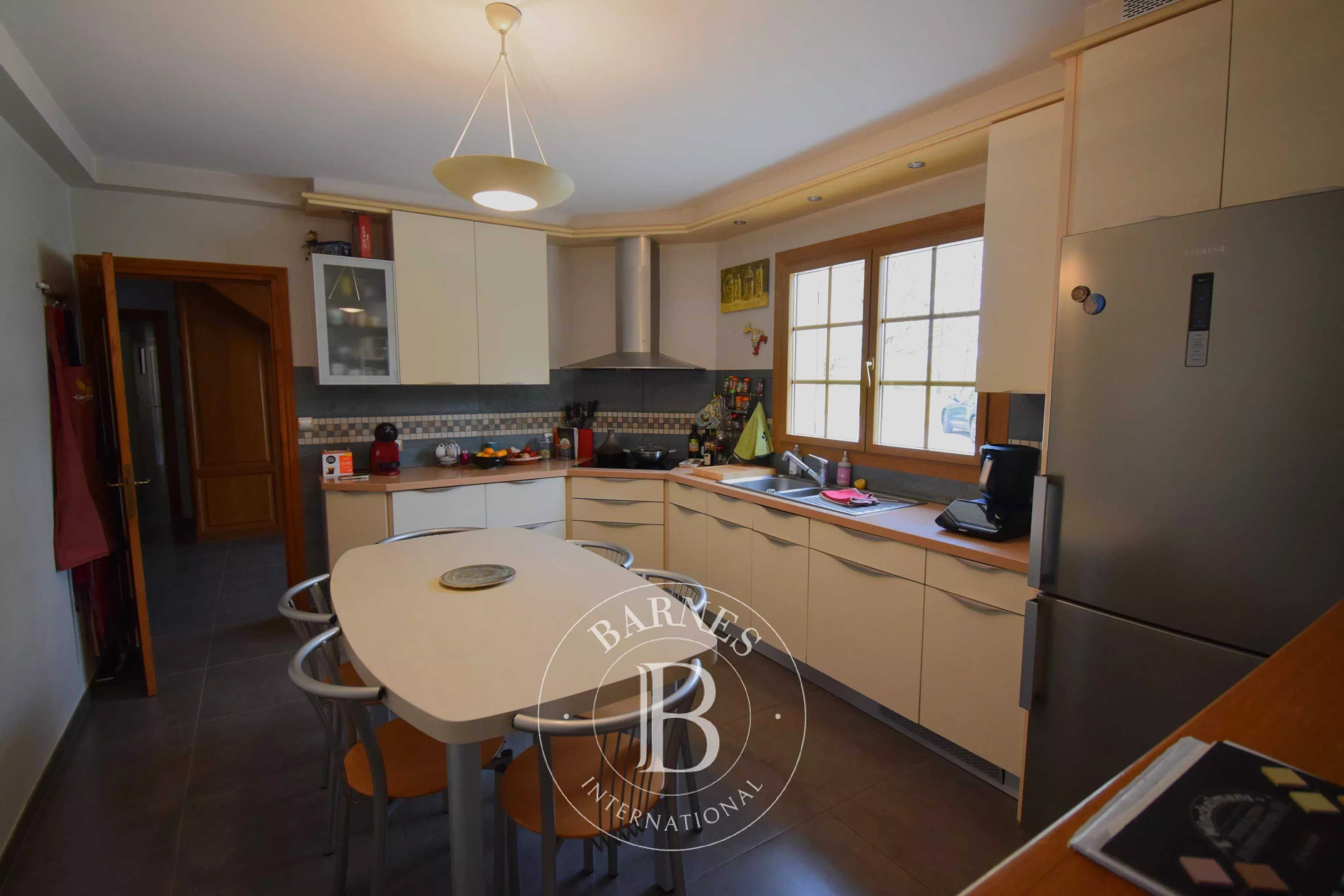 Vierzon  - Maison 7 Pi&egrave;ces 5 Chambres