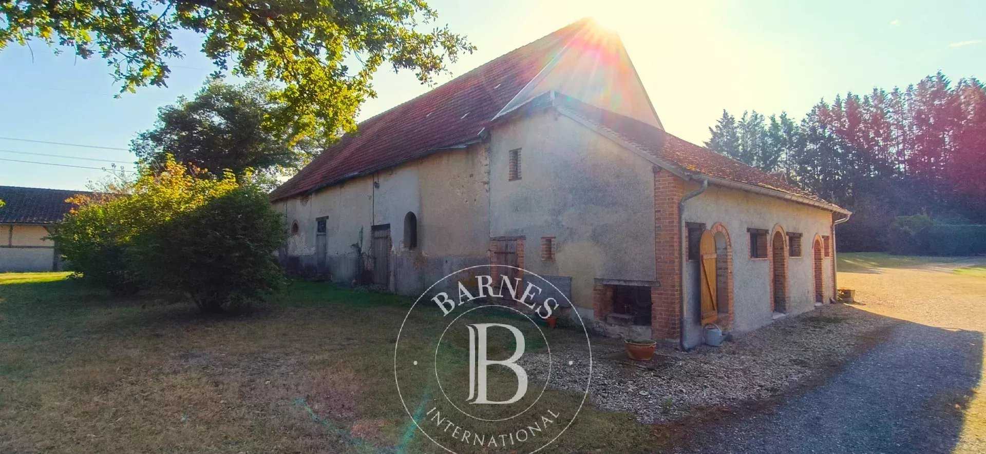 Neuvy-sur-Barangeon  - Property 4 Bedrooms