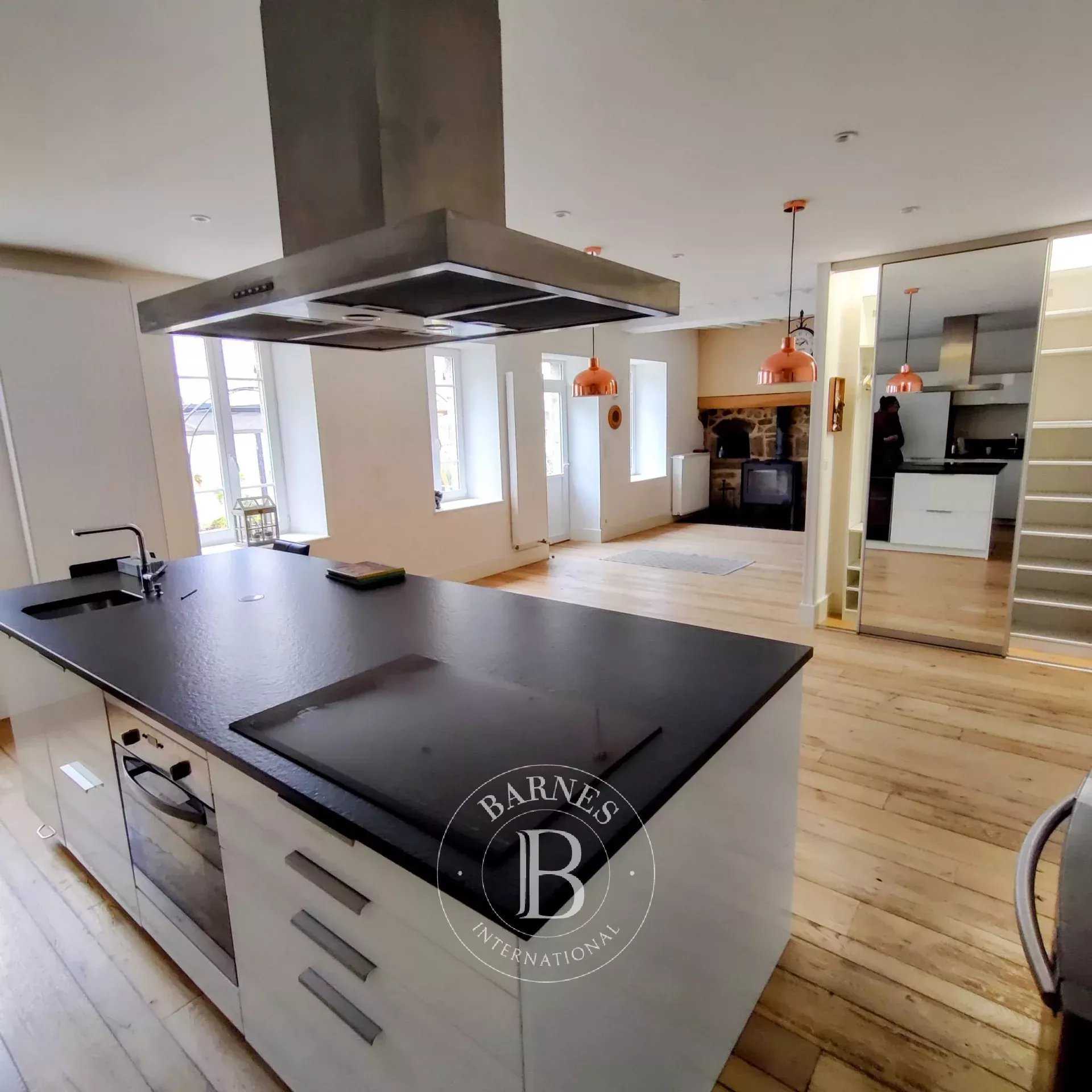 Ouroux-en-Morvan  - Mansion 