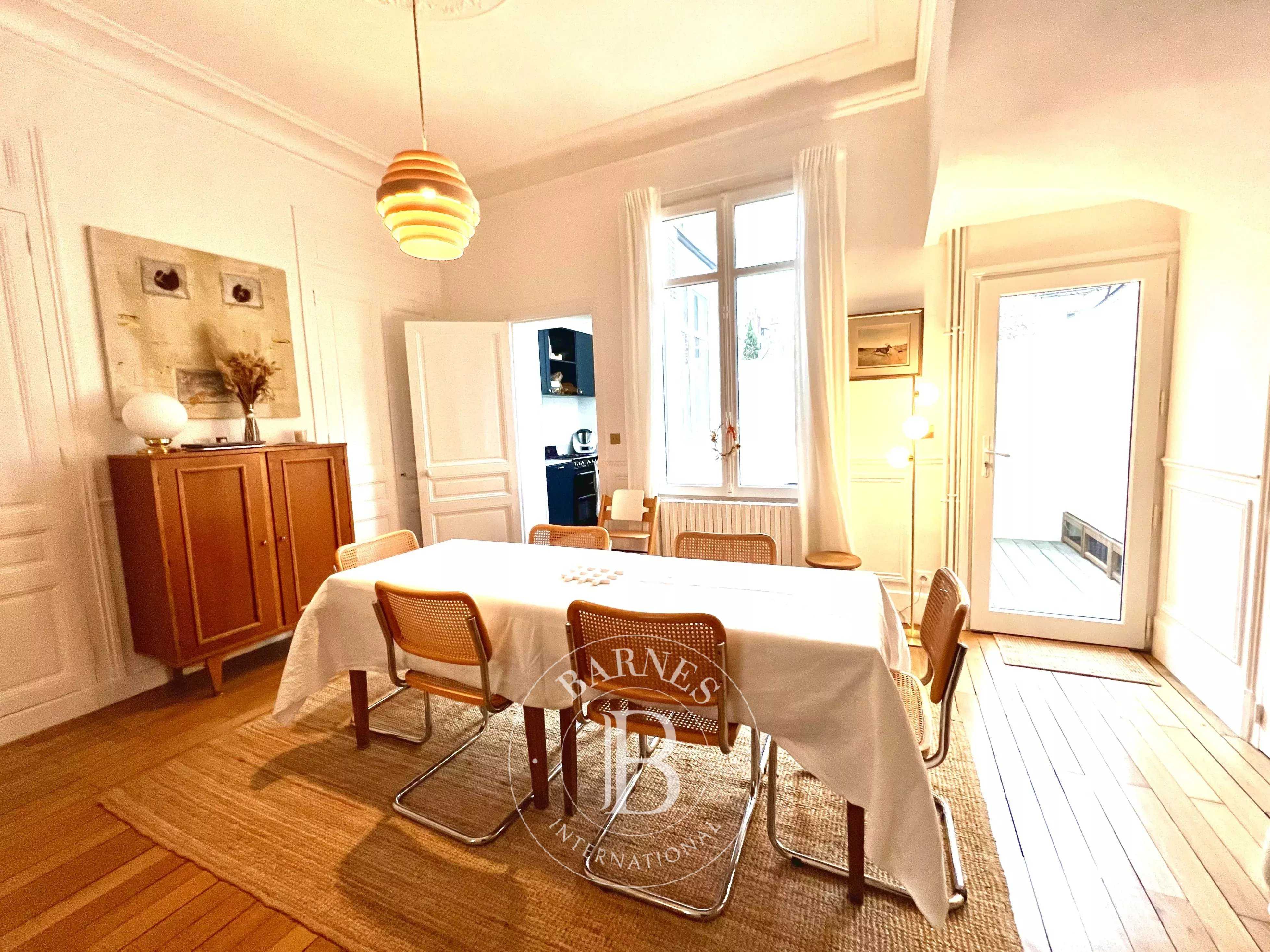 Tours  - Maison de ville 9 Pi&egrave;ces 6 Chambres