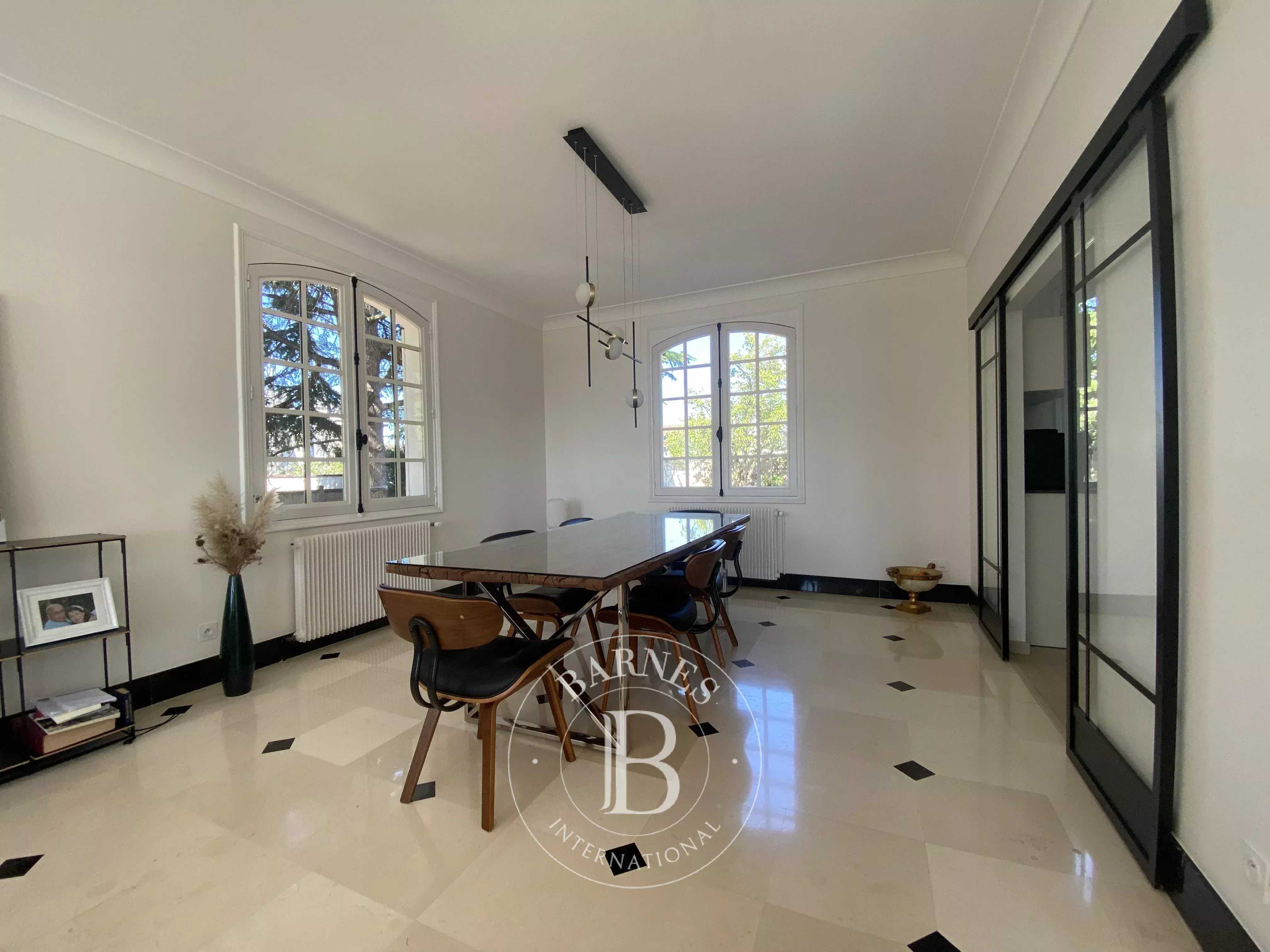 Blois  - Maison de ville 13 Pi&egrave;ces 7 Chambres