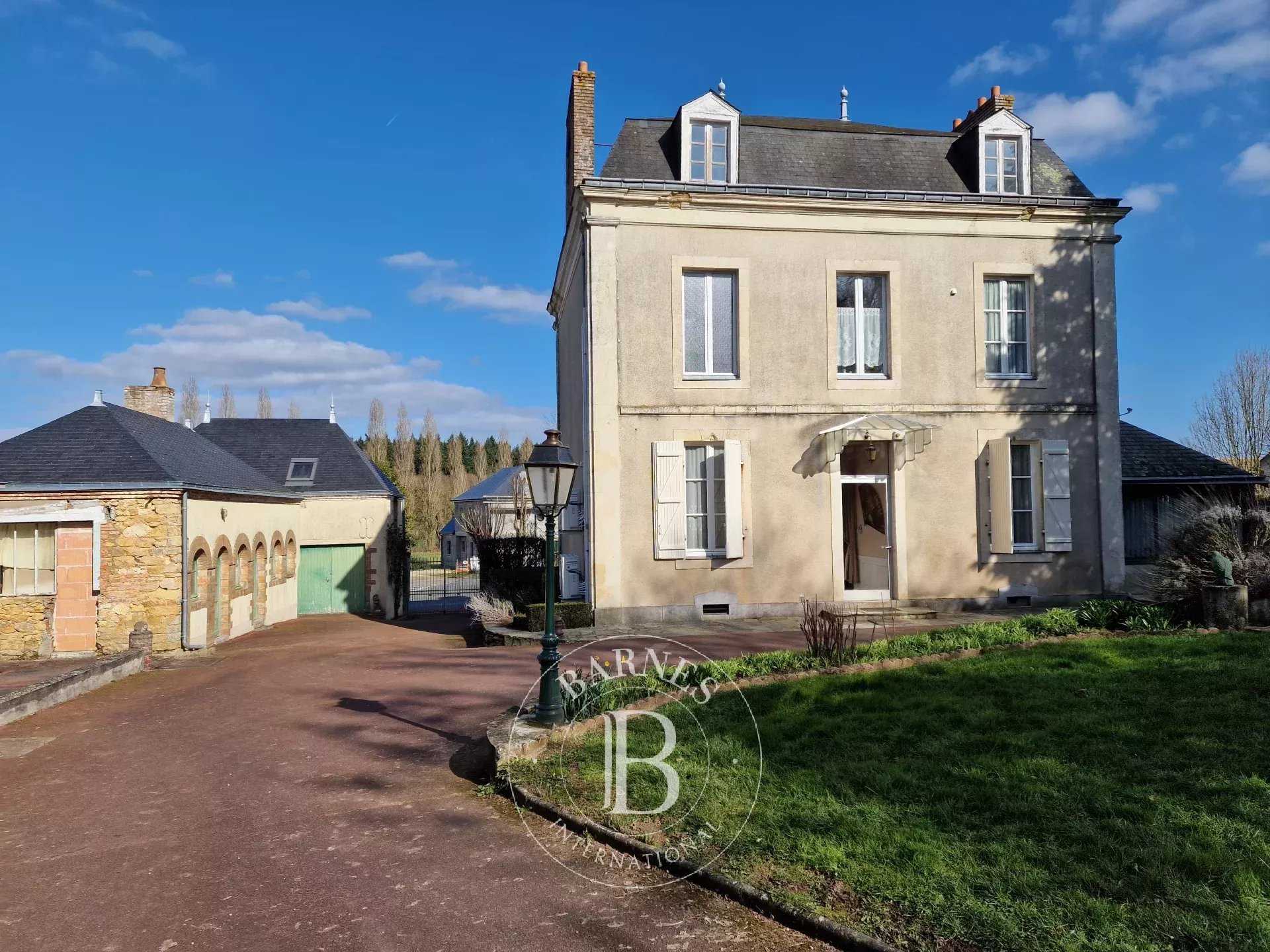 Asnières-sur-Vègre  - Maison 9 Pi&egrave;ces 3 Chambres