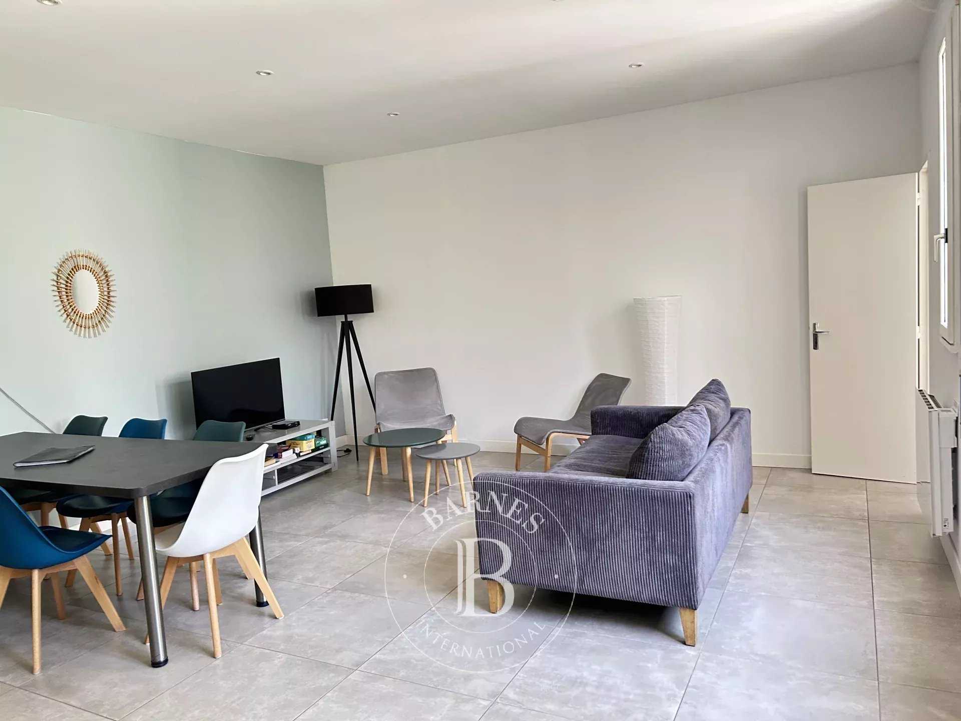 Saumur  - Building 13 Bedrooms