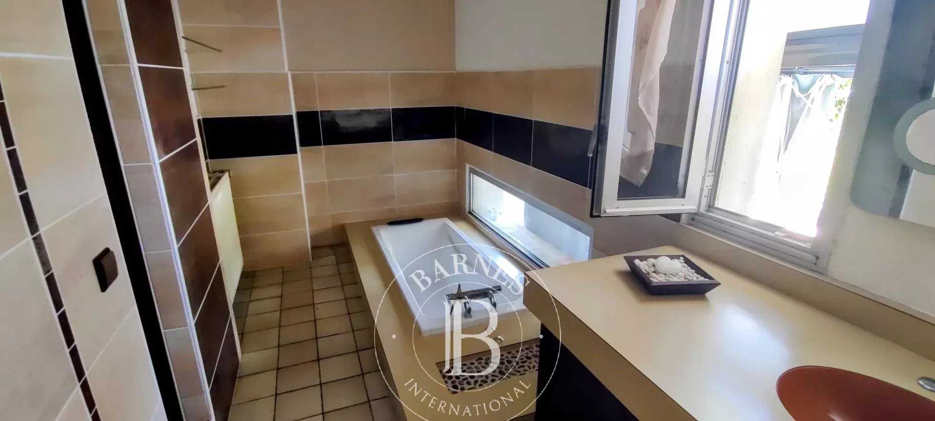 Decize  - Propriété 15 Pi&egrave;ces 6 Chambres