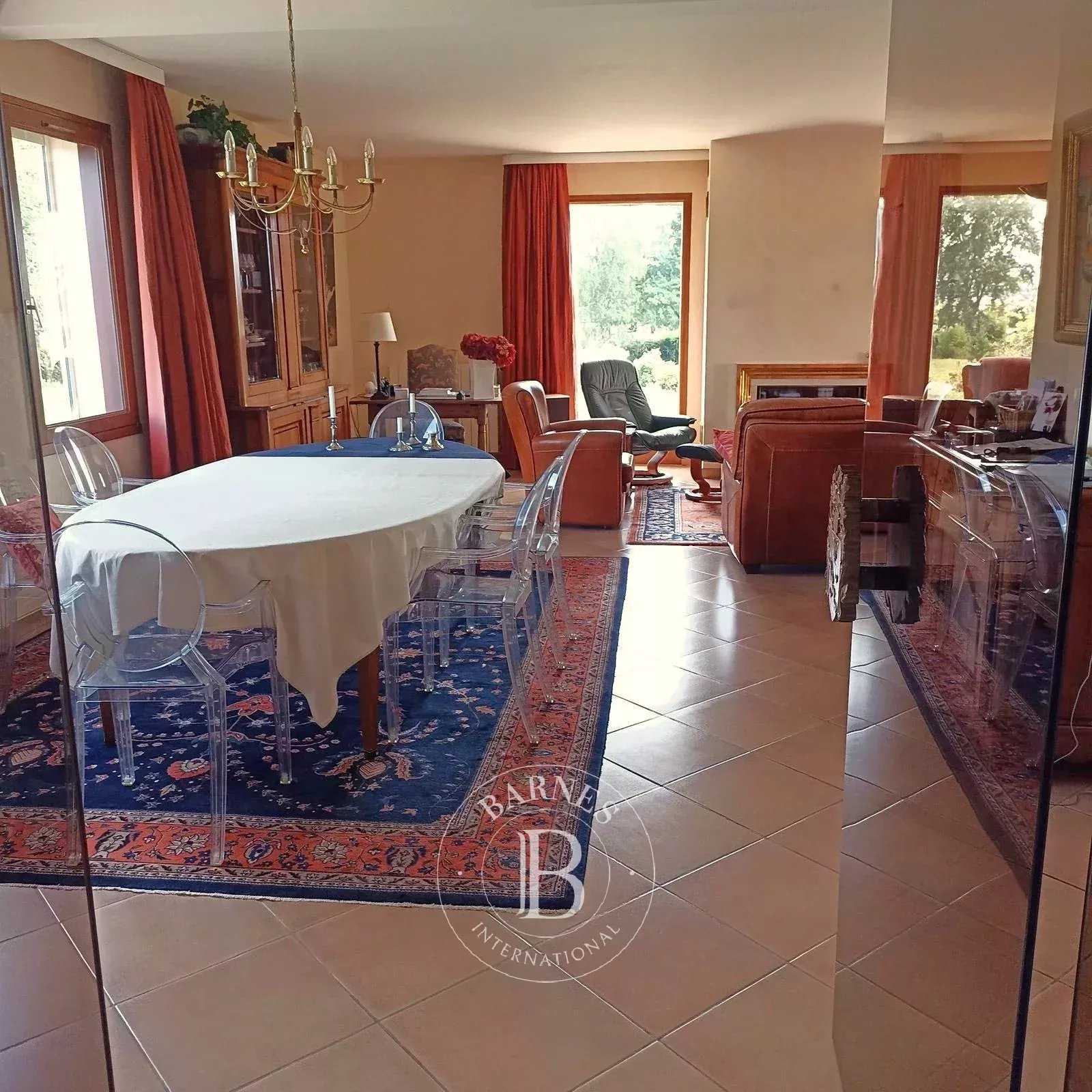 Cercy-la-Tour  - Propriété 15 Pi&egrave;ces 5 Chambres