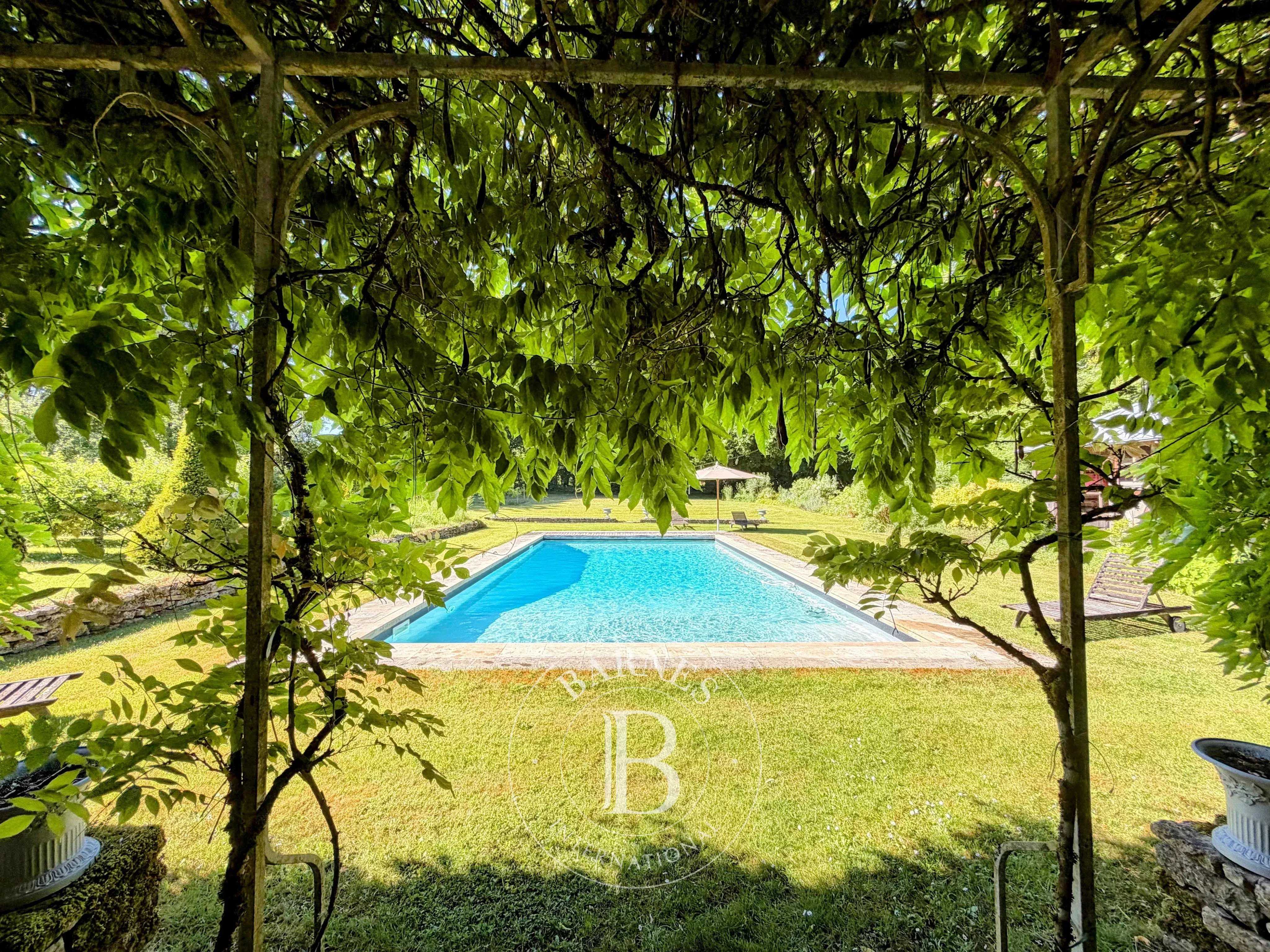 Bona  - Château 15 Pi&egrave;ces 8 Chambres