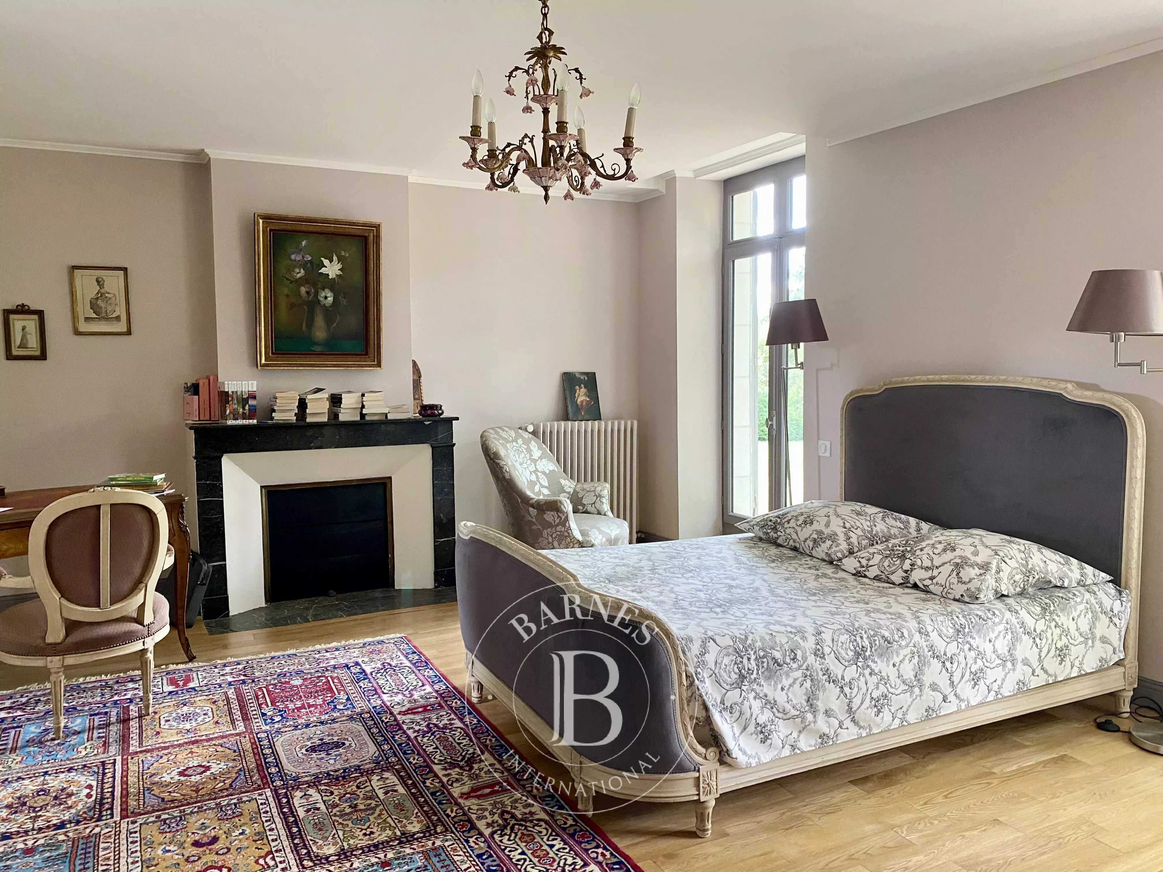 Blois  - Maison 15 Pi&egrave;ces 9 Chambres