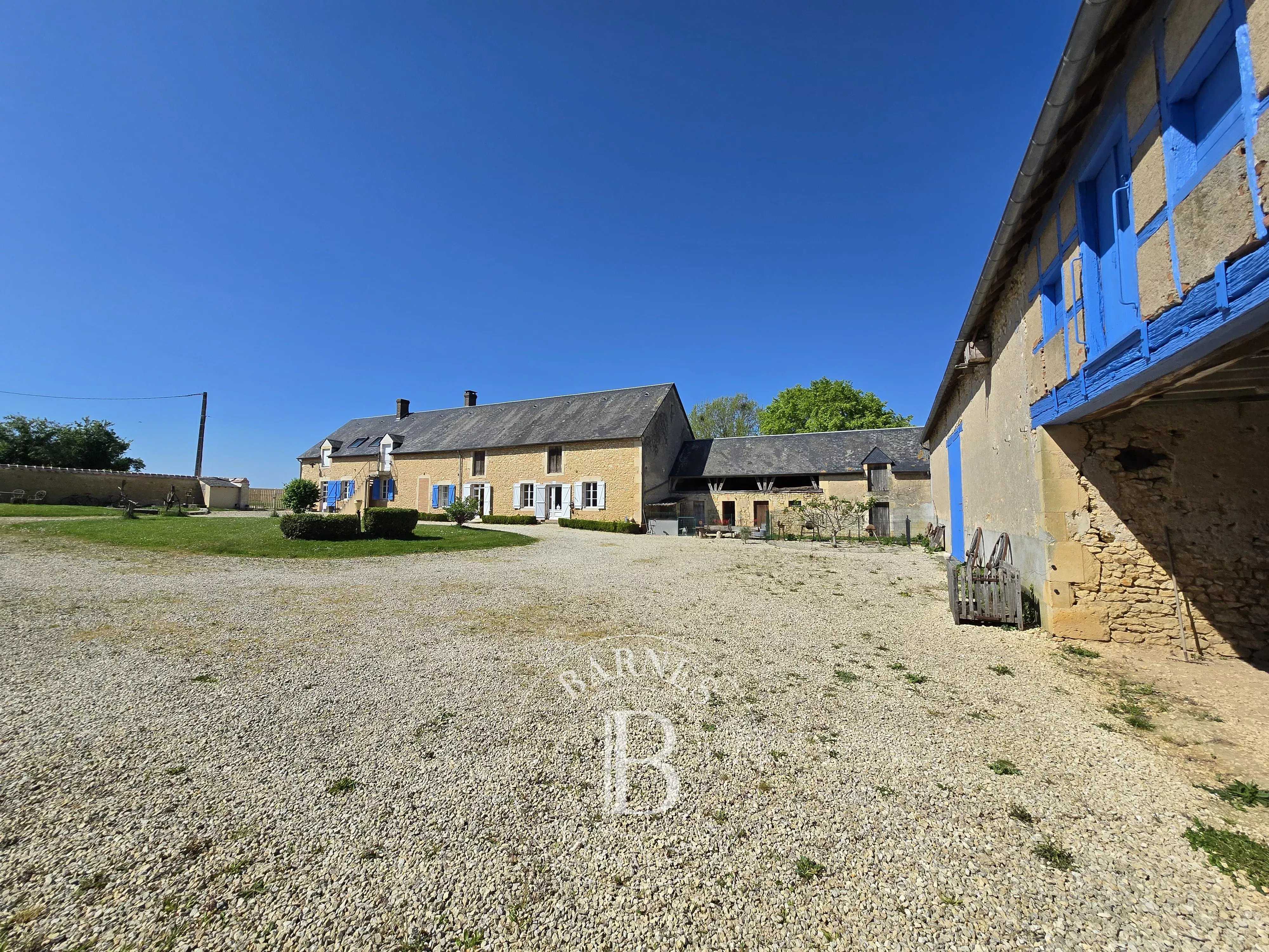 Ferme Moulins-sur-Yèvre  -  ref 86853184 (picture 1)