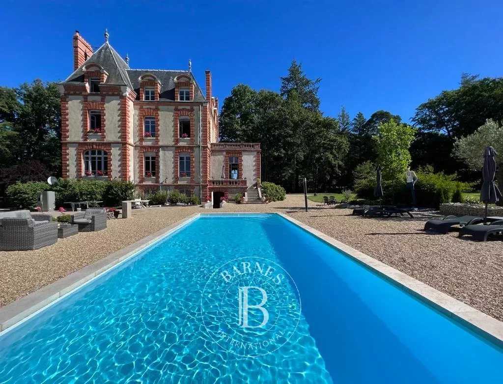 Château Allogny  -  ref 83779635 (picture 1)