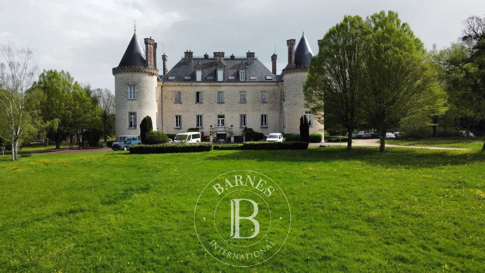 Château Bourges  -  ref 84478910 (picture 2)