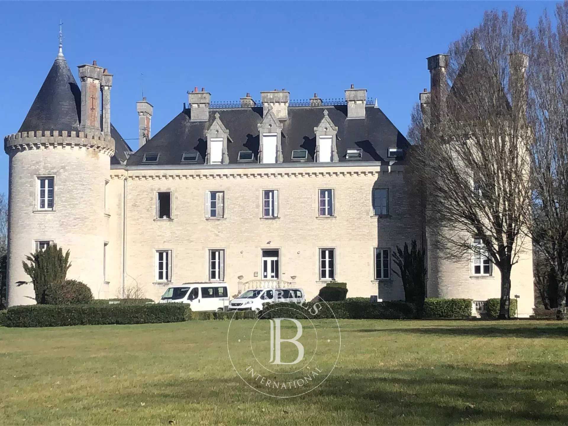 Château Bourges  -  ref 84478910 (picture 2)