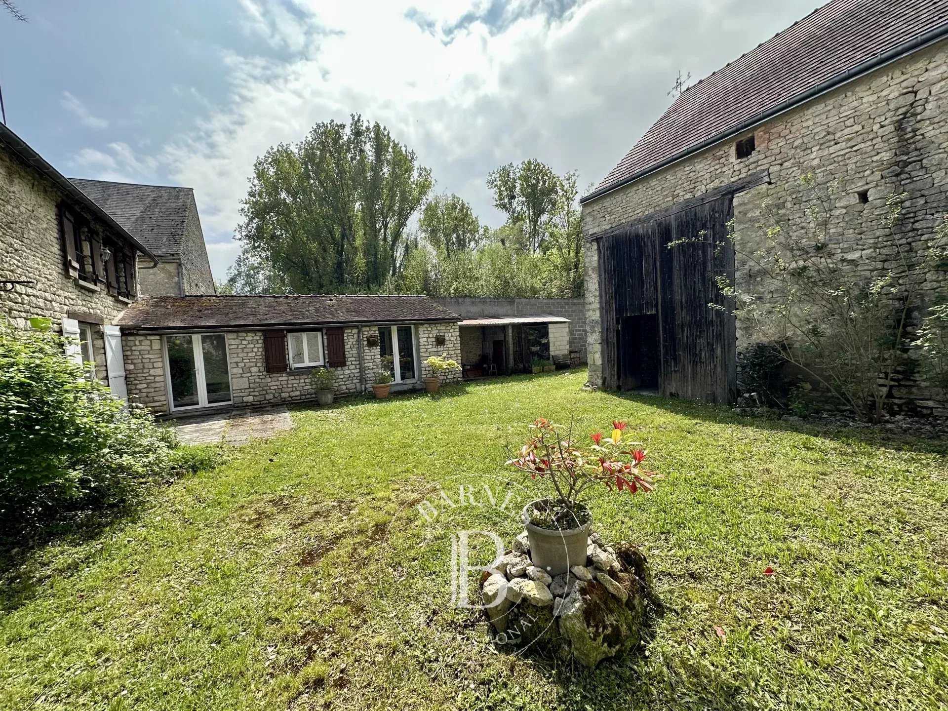 Village house Yèvre-la-Ville  -  ref 85944570 (picture 1)