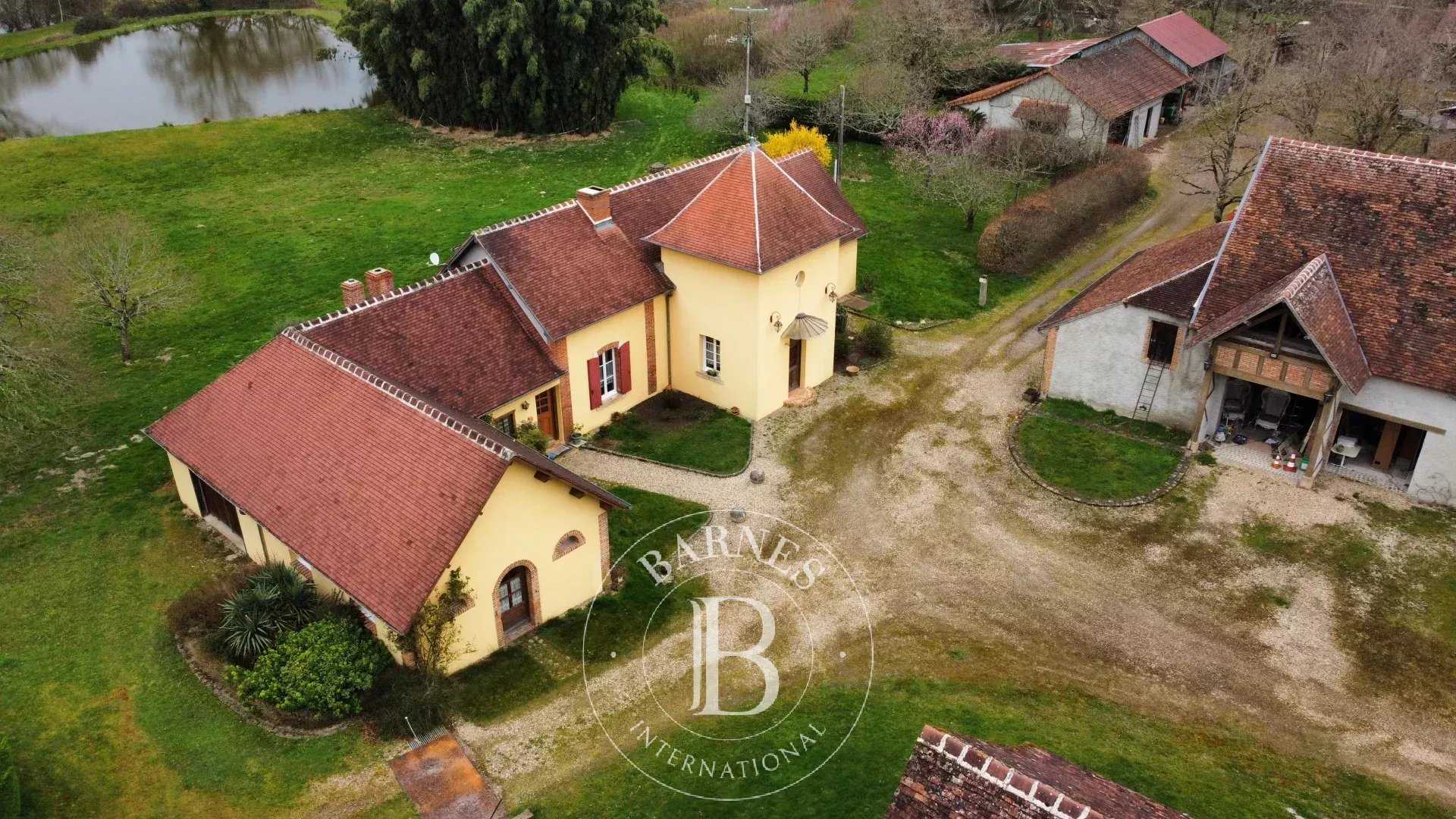 Propriété Neuvy-sur-Barangeon  -  ref 85797595 (picture 3)