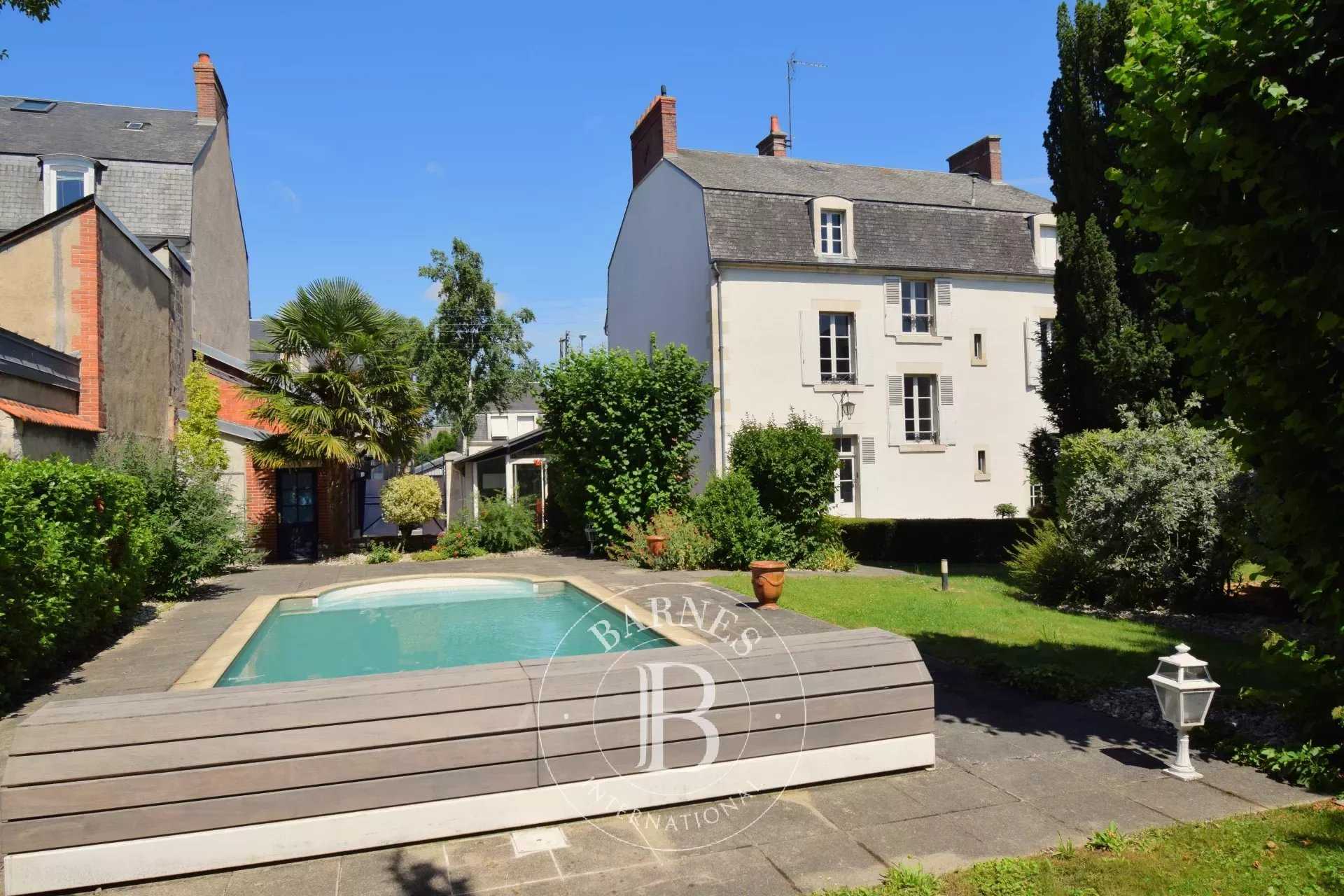 Bourges  - Townhouse 6 Bedrooms
