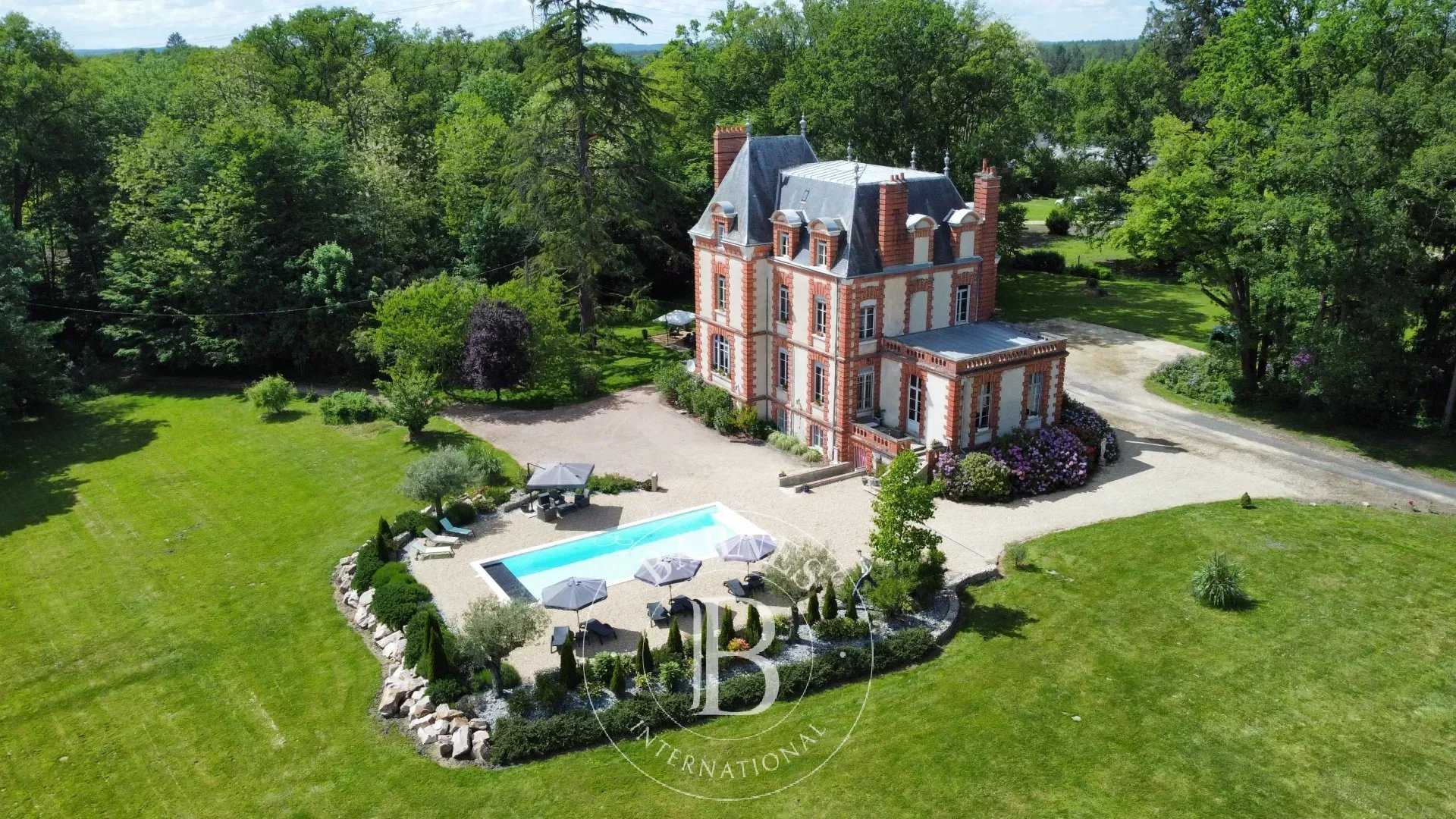 Château Allogny  -  ref 83779635 (picture 1)