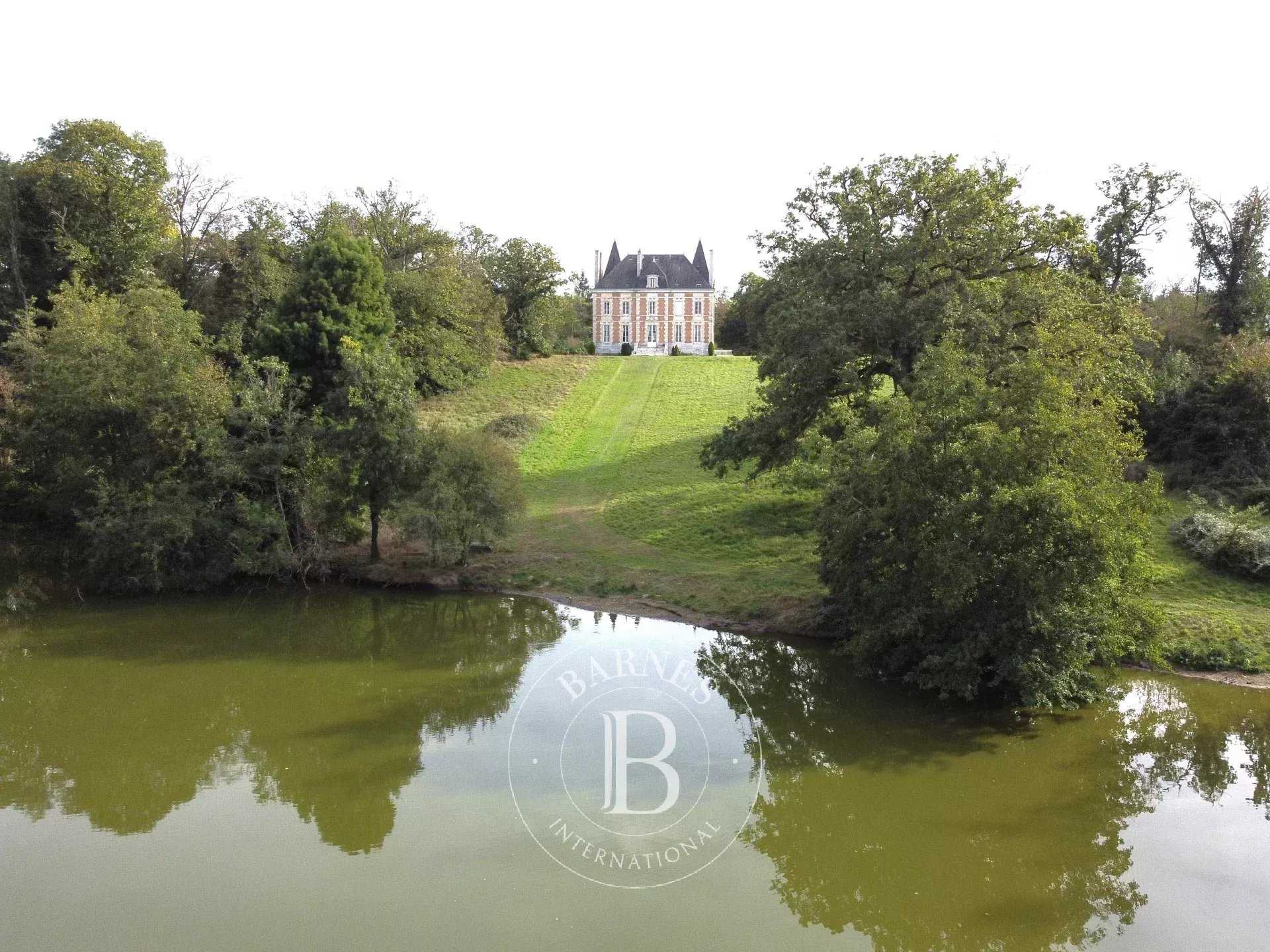 Château Orléans  -  ref 84041312 (picture 2)