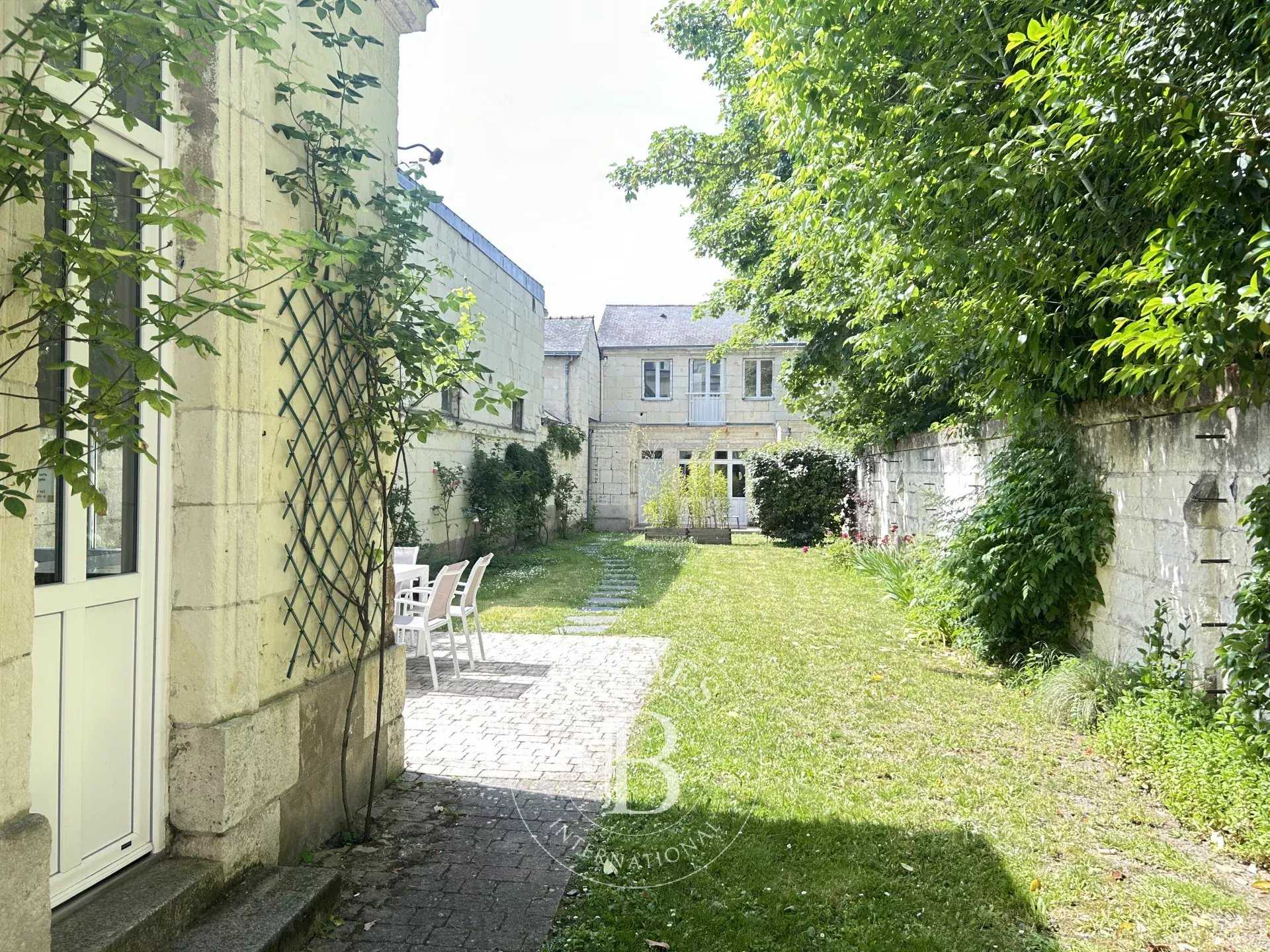Building Saumur  -  ref 85998772 (picture 2)