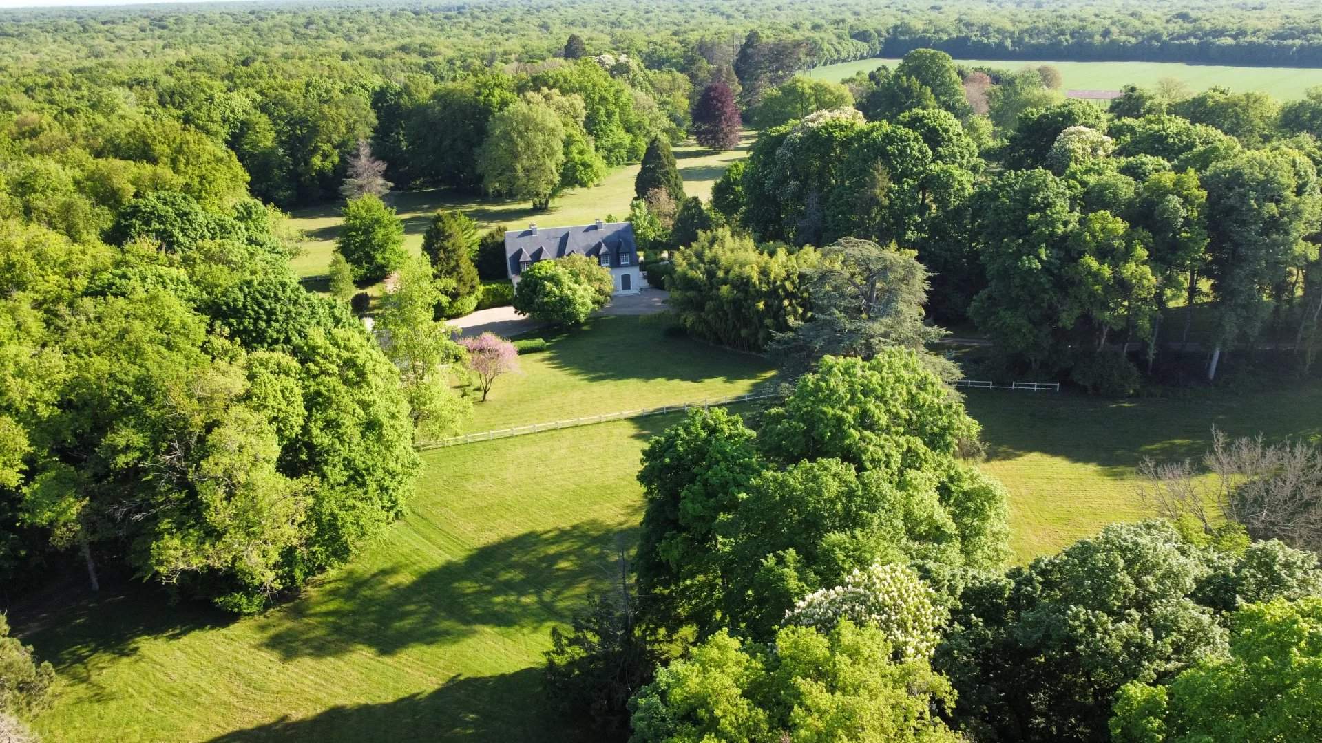 Bourges  - Propriété 11 Pi&egrave;ces 7 Chambres - picture 3