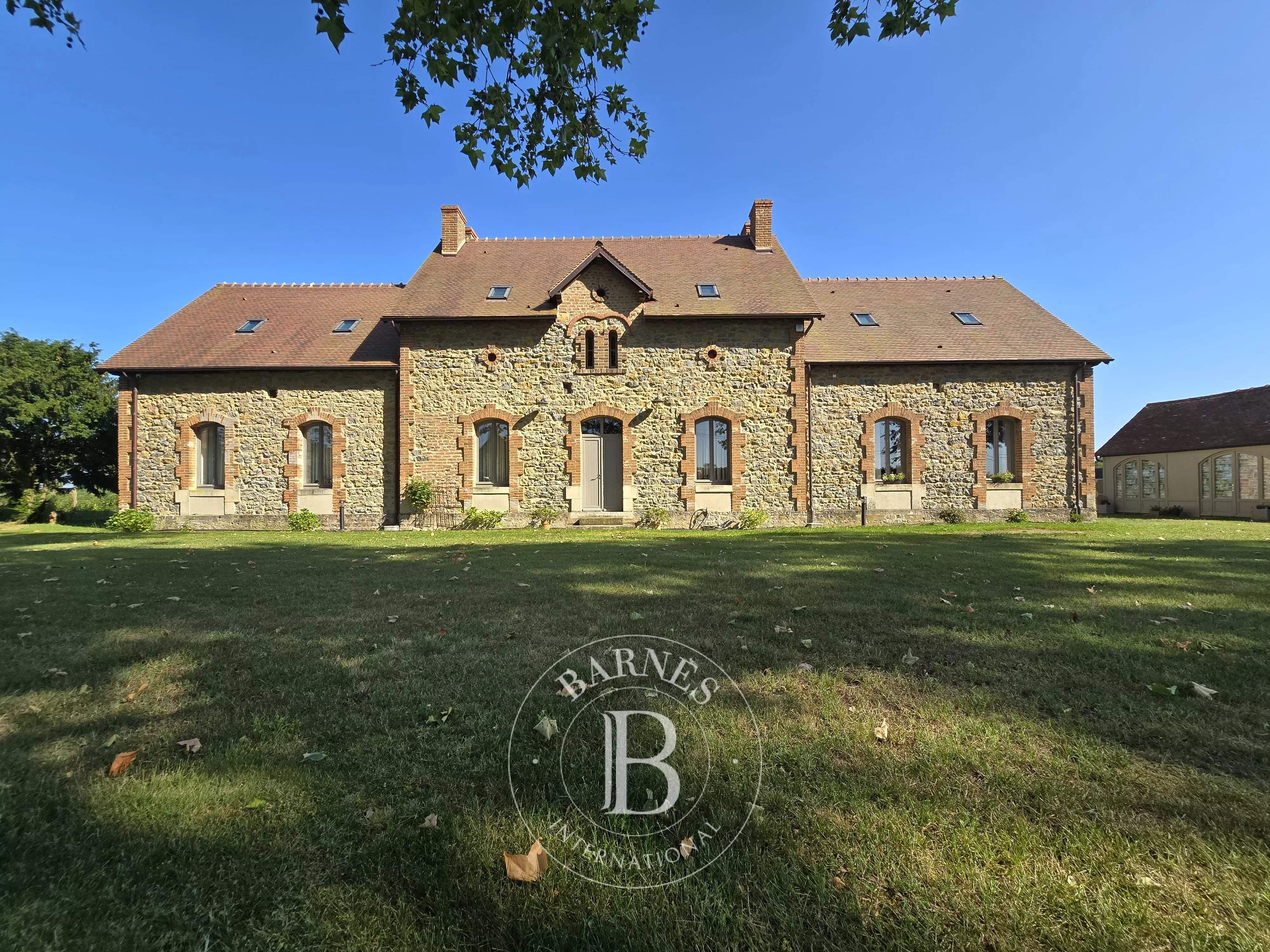 Decize  - Maison 12 Pi&egrave;ces 3 Chambres - picture 1