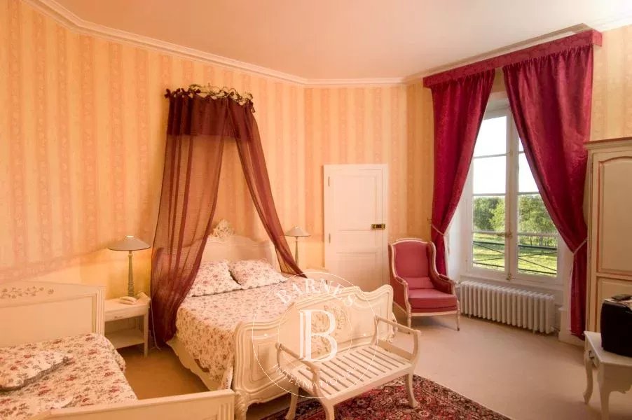 Ygrande  - Domaine équestre  - picture 9