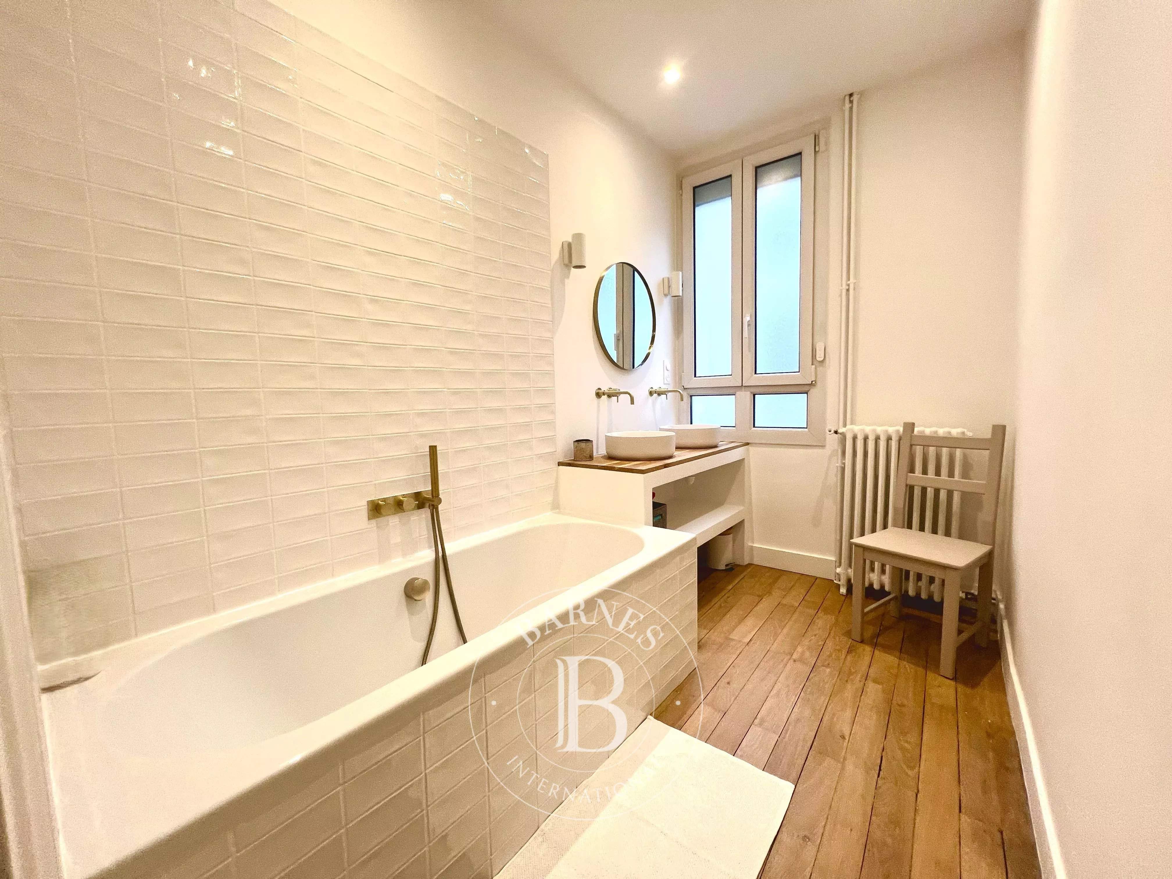 Tours  - Maison de ville 9 Pi&egrave;ces 6 Chambres - picture 14